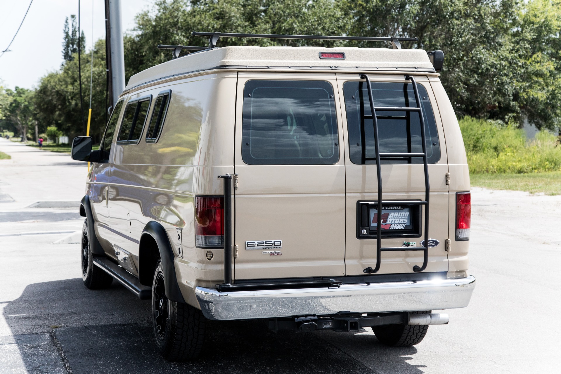 Used-2009-Ford-E-250-Sports-Mobile