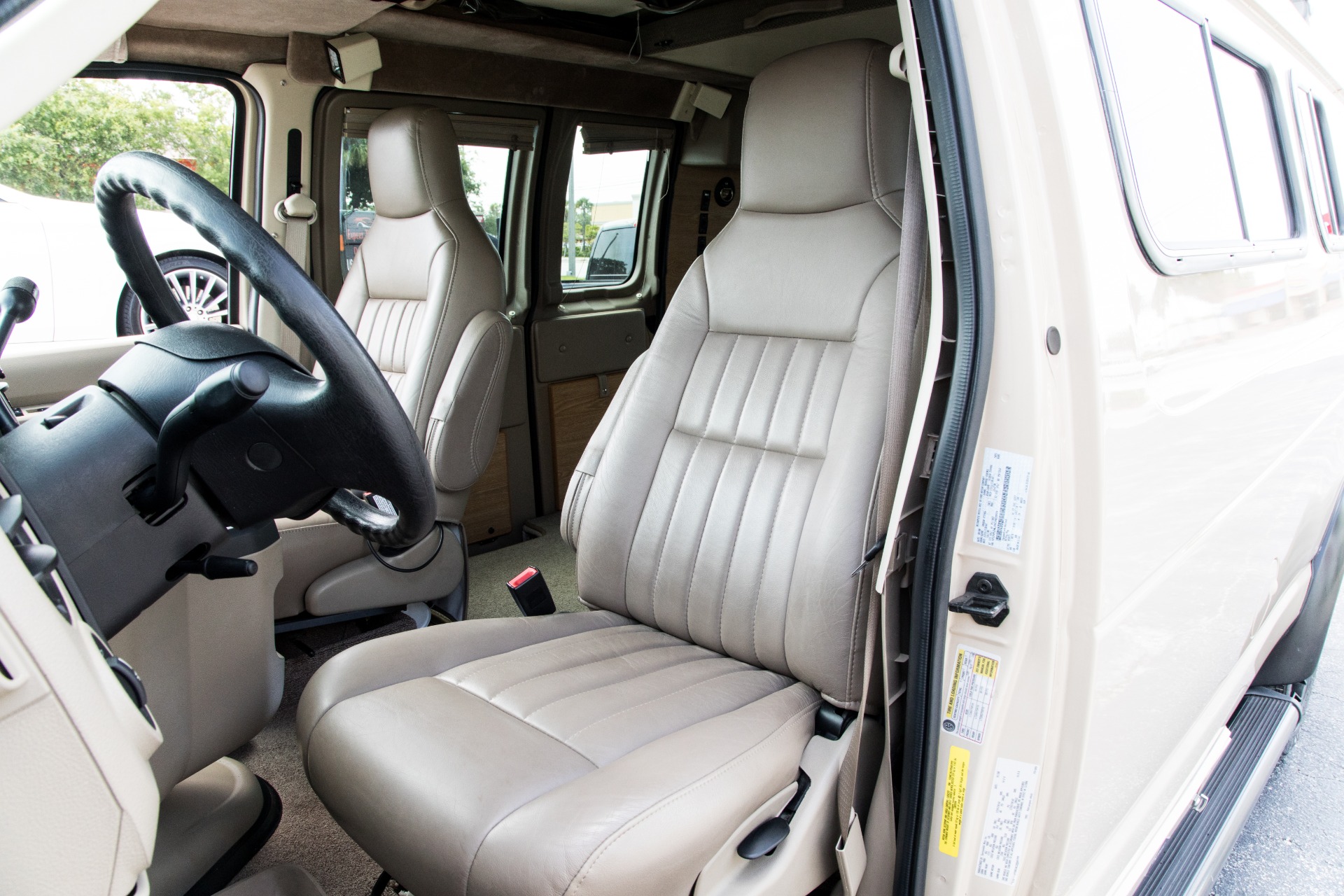 Used-2009-Ford-E-250-Sports-Mobile