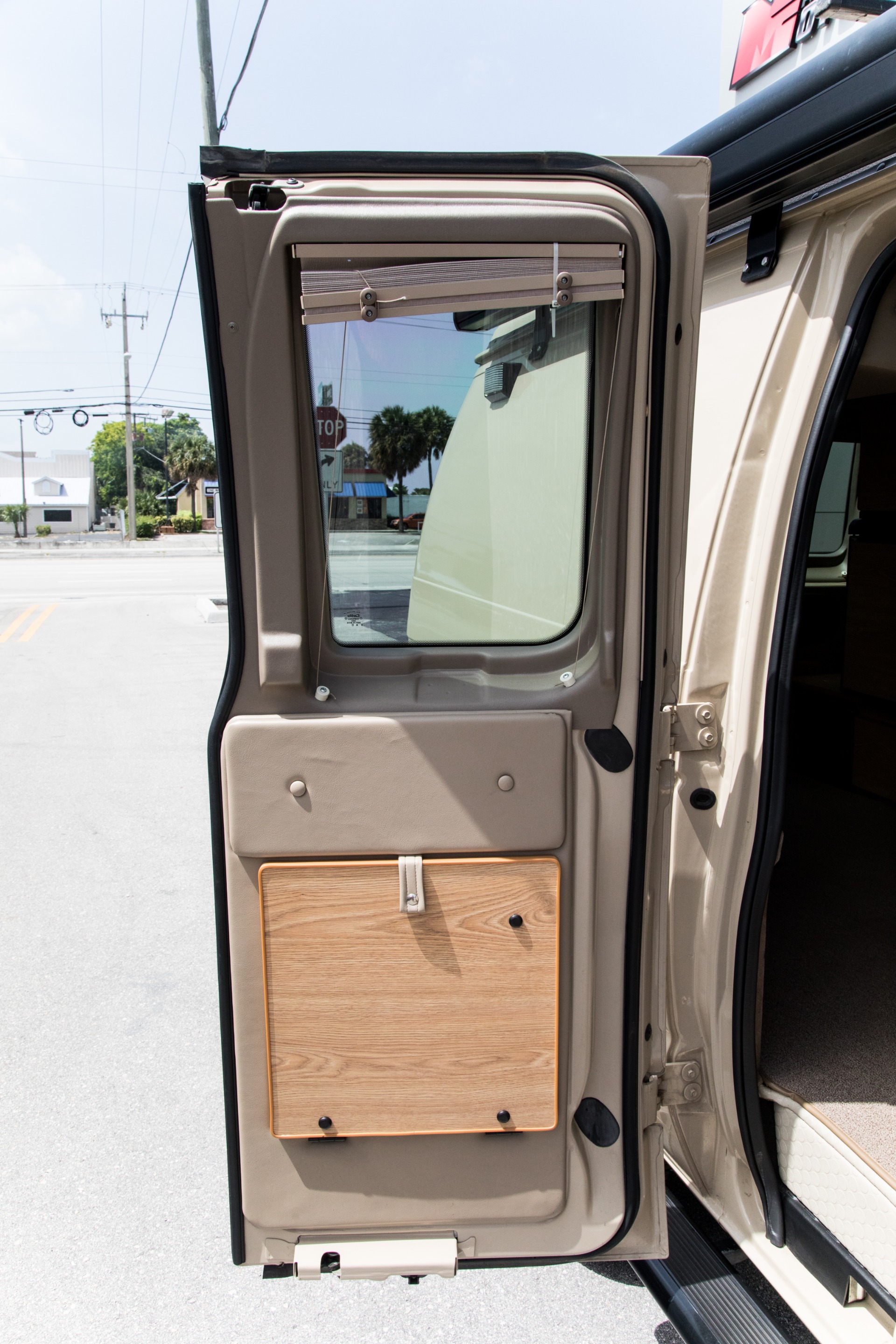 Used-2009-Ford-E-250-Sports-Mobile