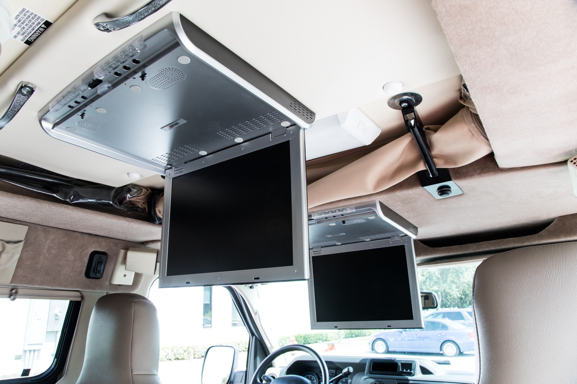 Used-2009-Ford-E-250-Sports-Mobile