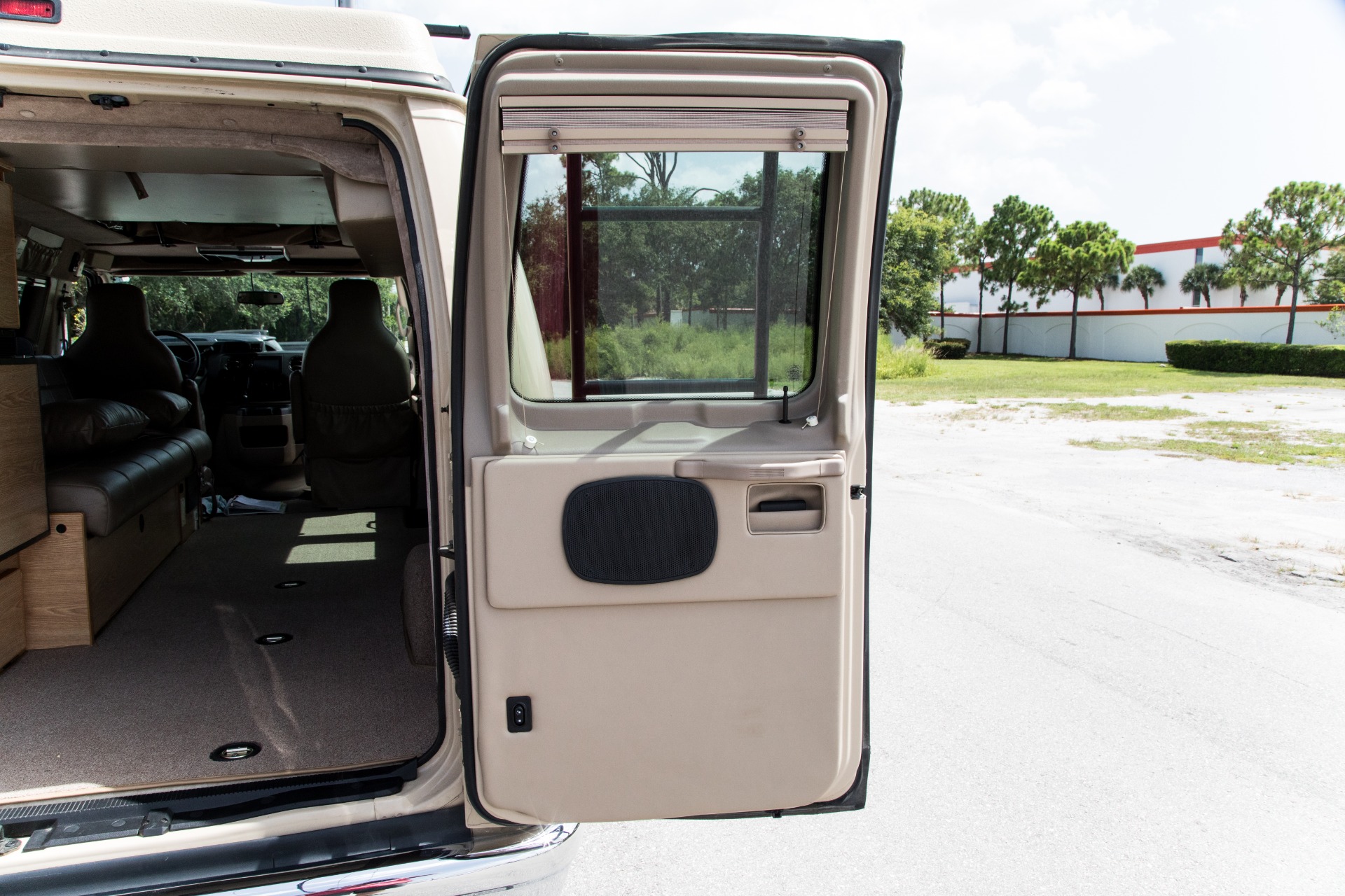 Used-2009-Ford-E-250-Sports-Mobile