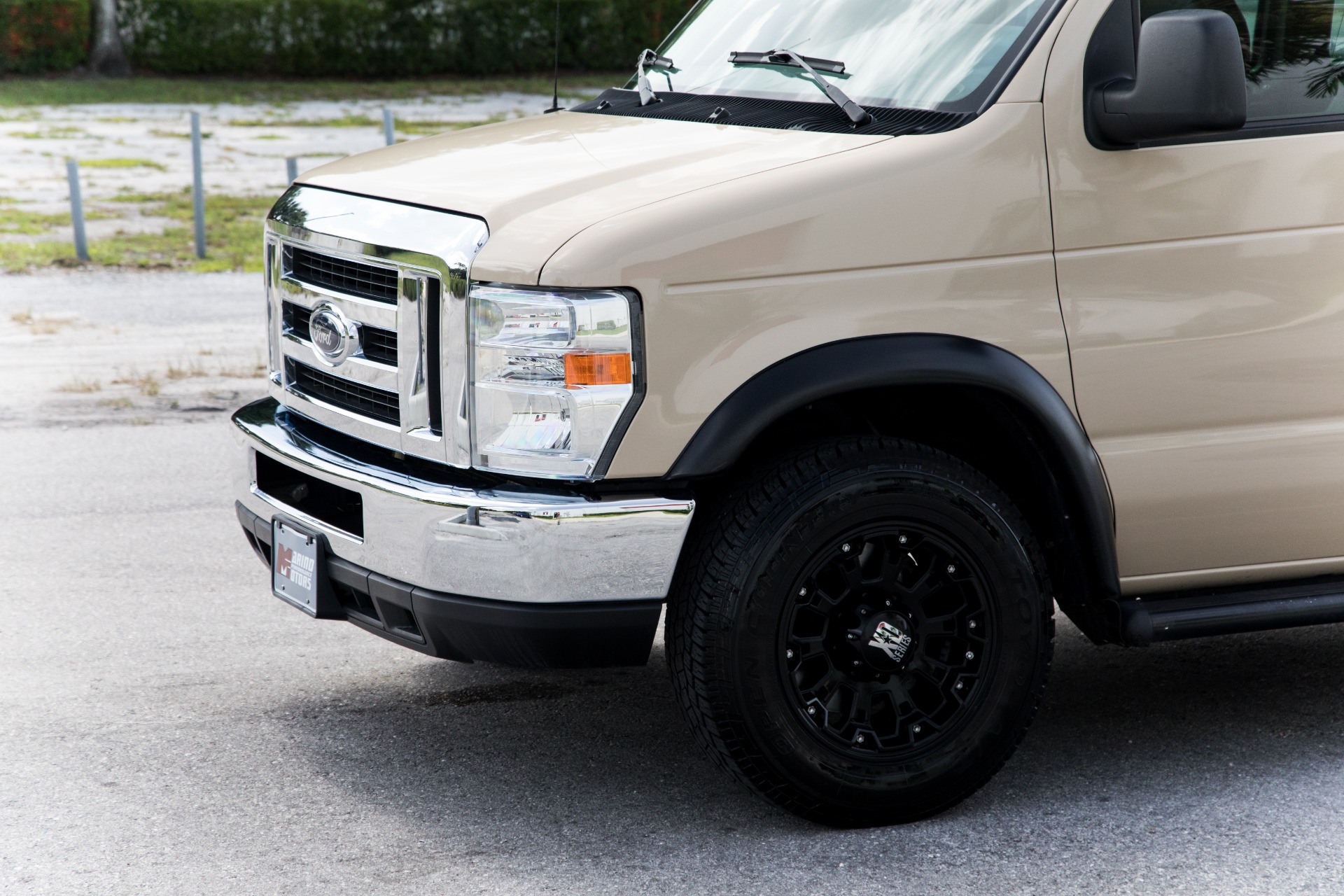 Used-2009-Ford-E-250-Sports-Mobile