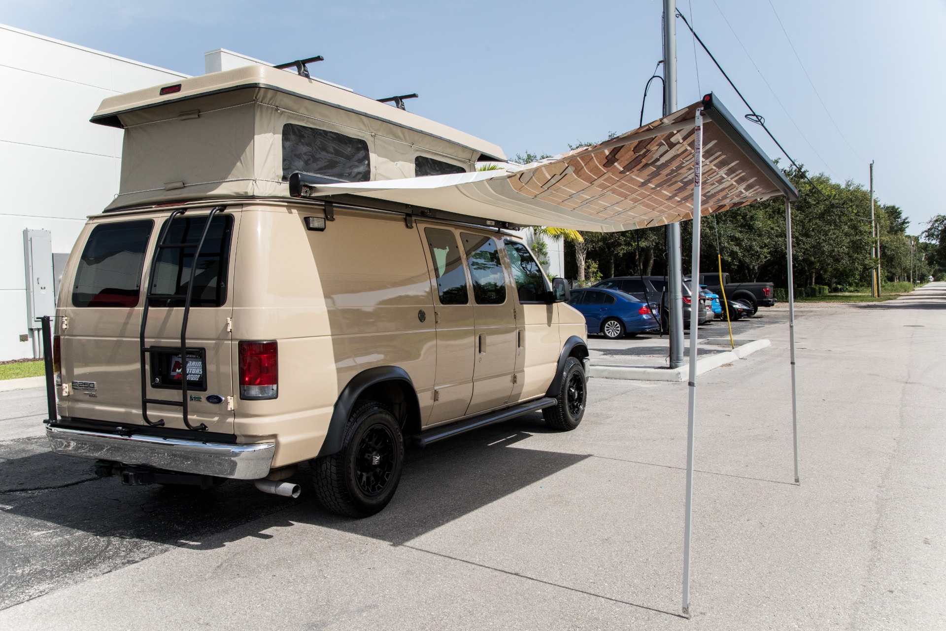 Used-2009-Ford-E-250-Sports-Mobile