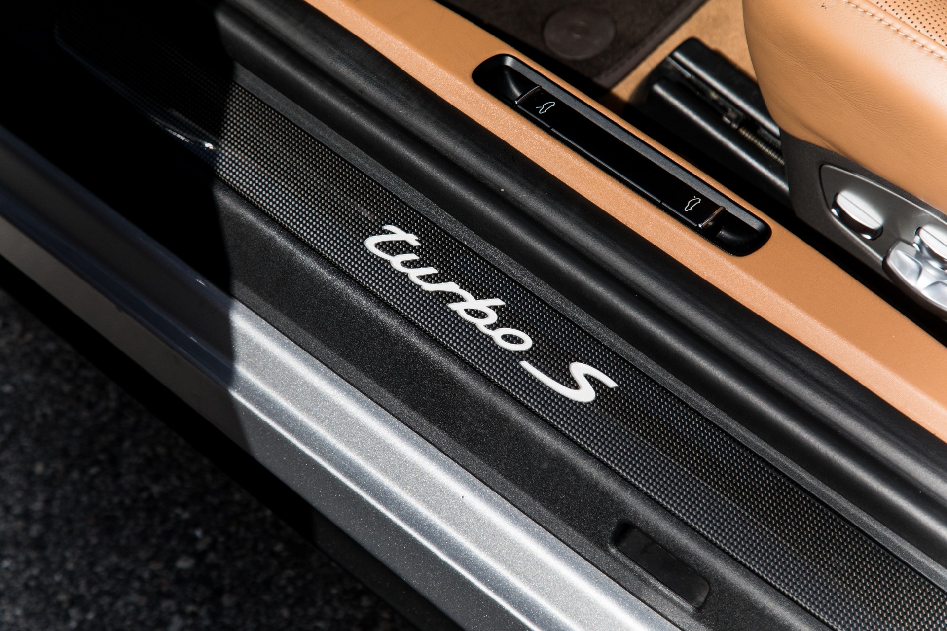 Used-2015-Porsche-911-Turbo-S