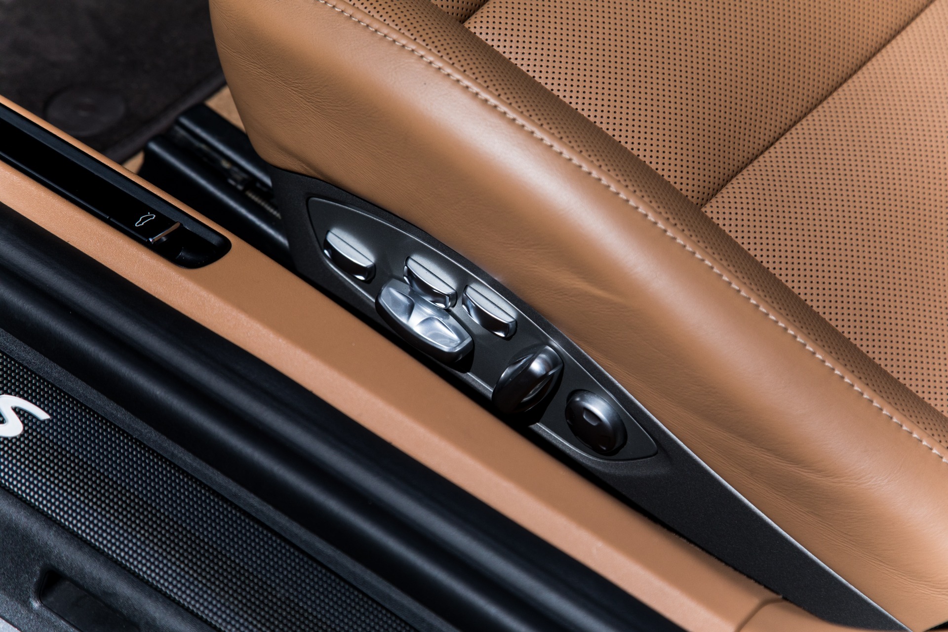 Used-2015-Porsche-911-Turbo-S