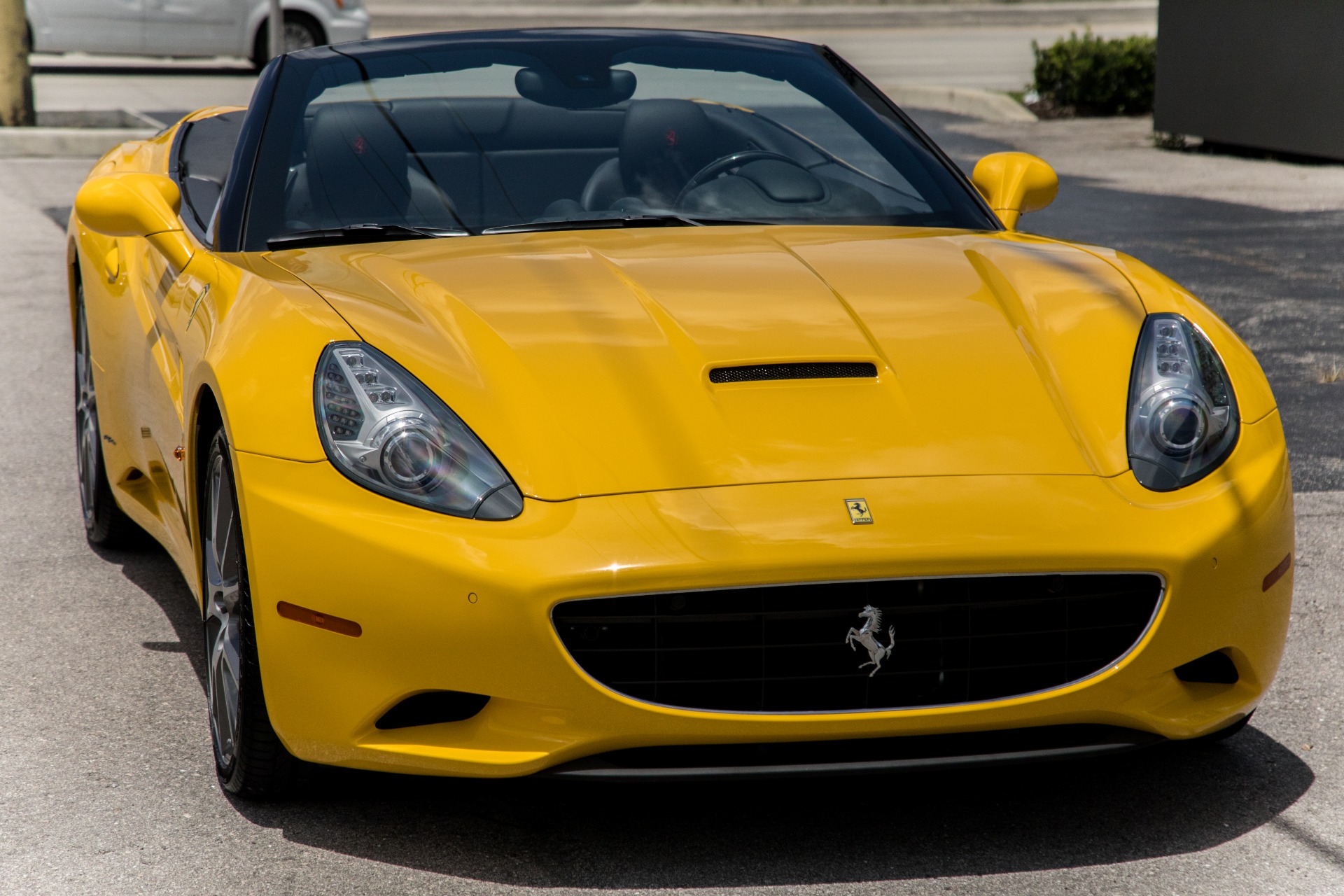 Used-2014-Ferrari-California