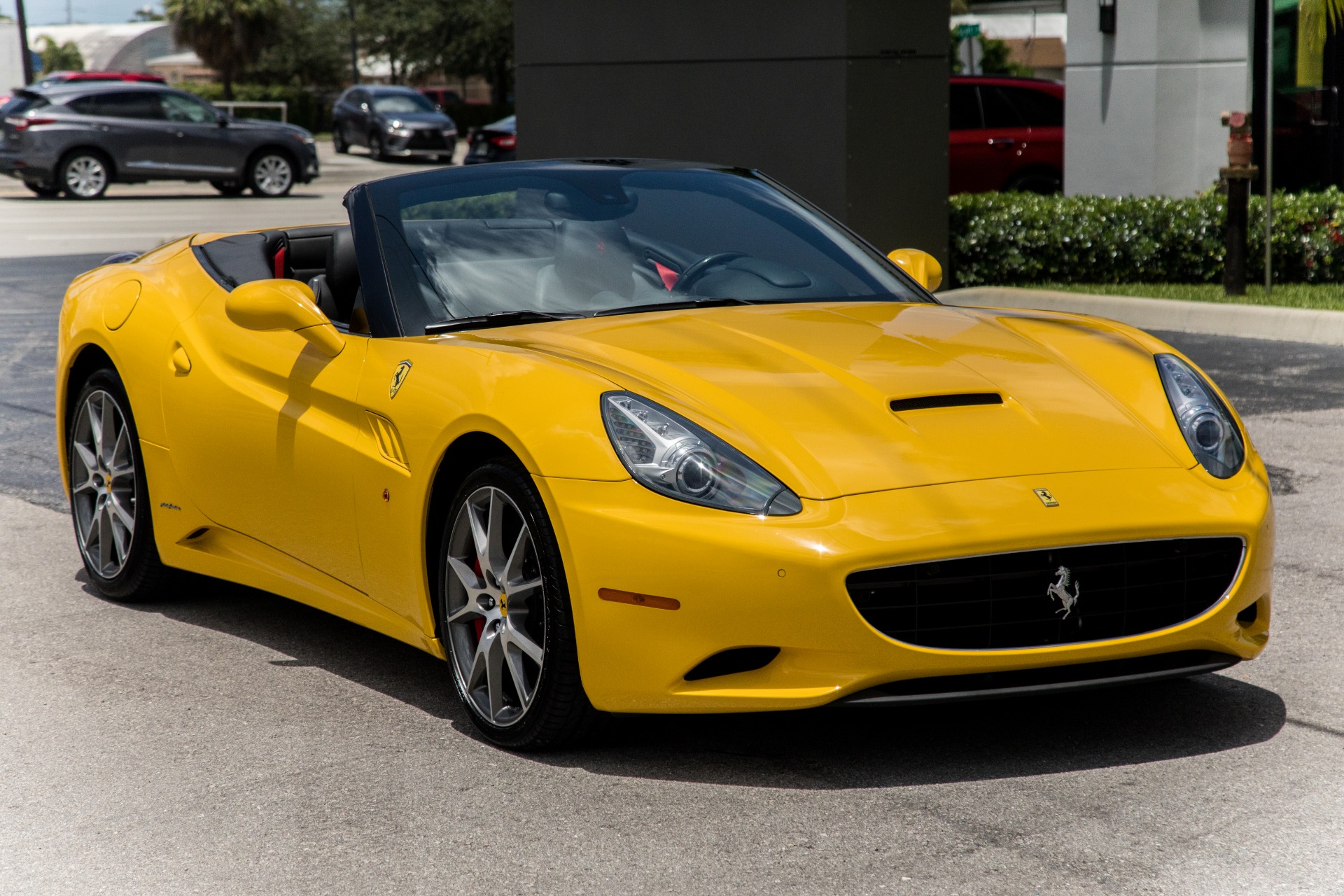 Used-2014-Ferrari-California
