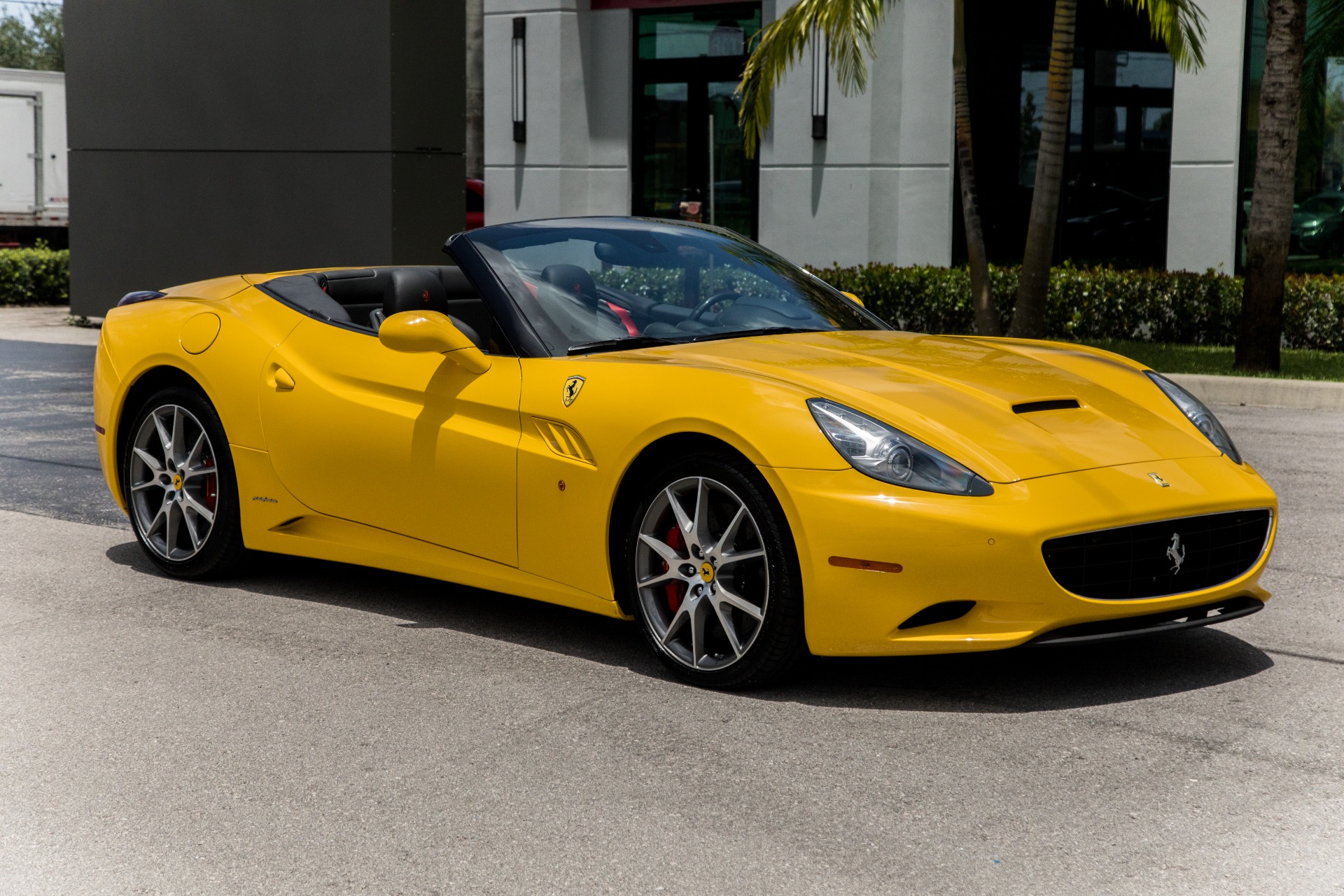 Used-2014-Ferrari-California