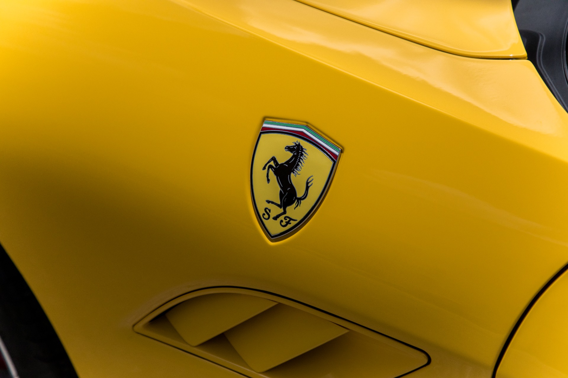 Used-2014-Ferrari-California