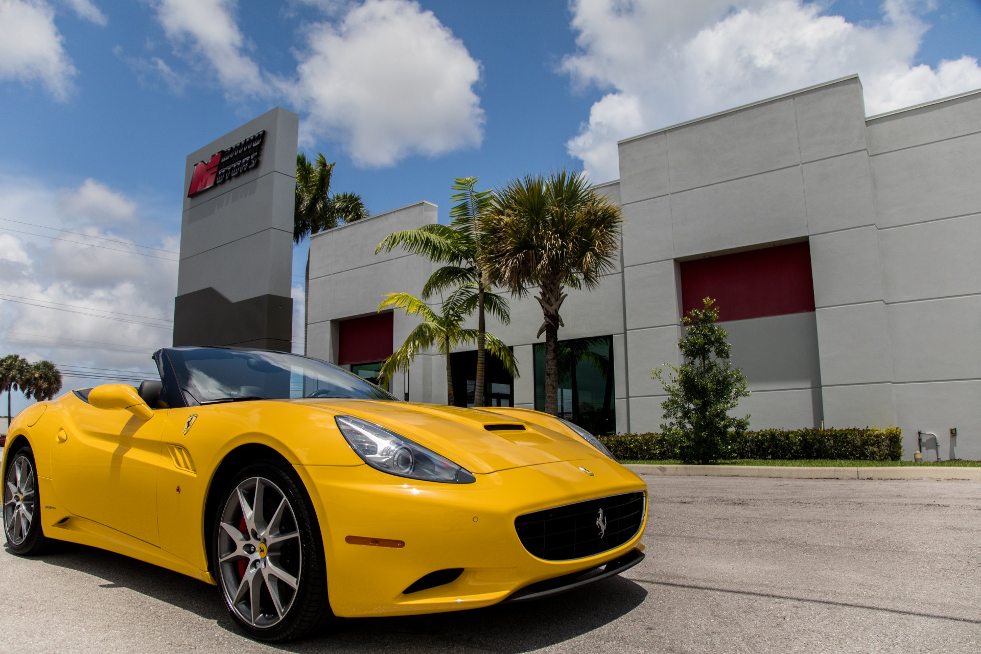 Used-2014-Ferrari-California
