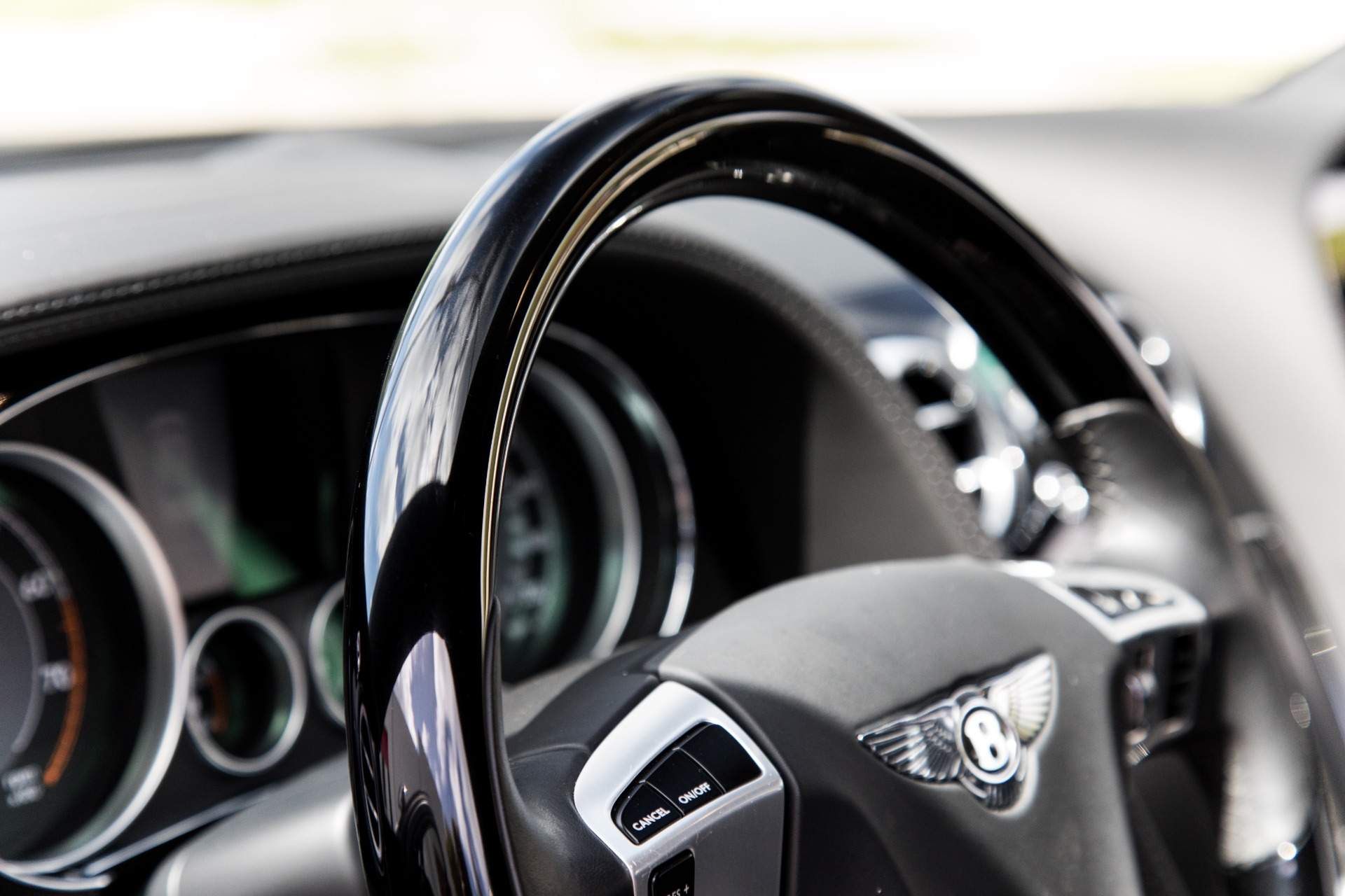 Used-2014-Bentley-Flying-Spur