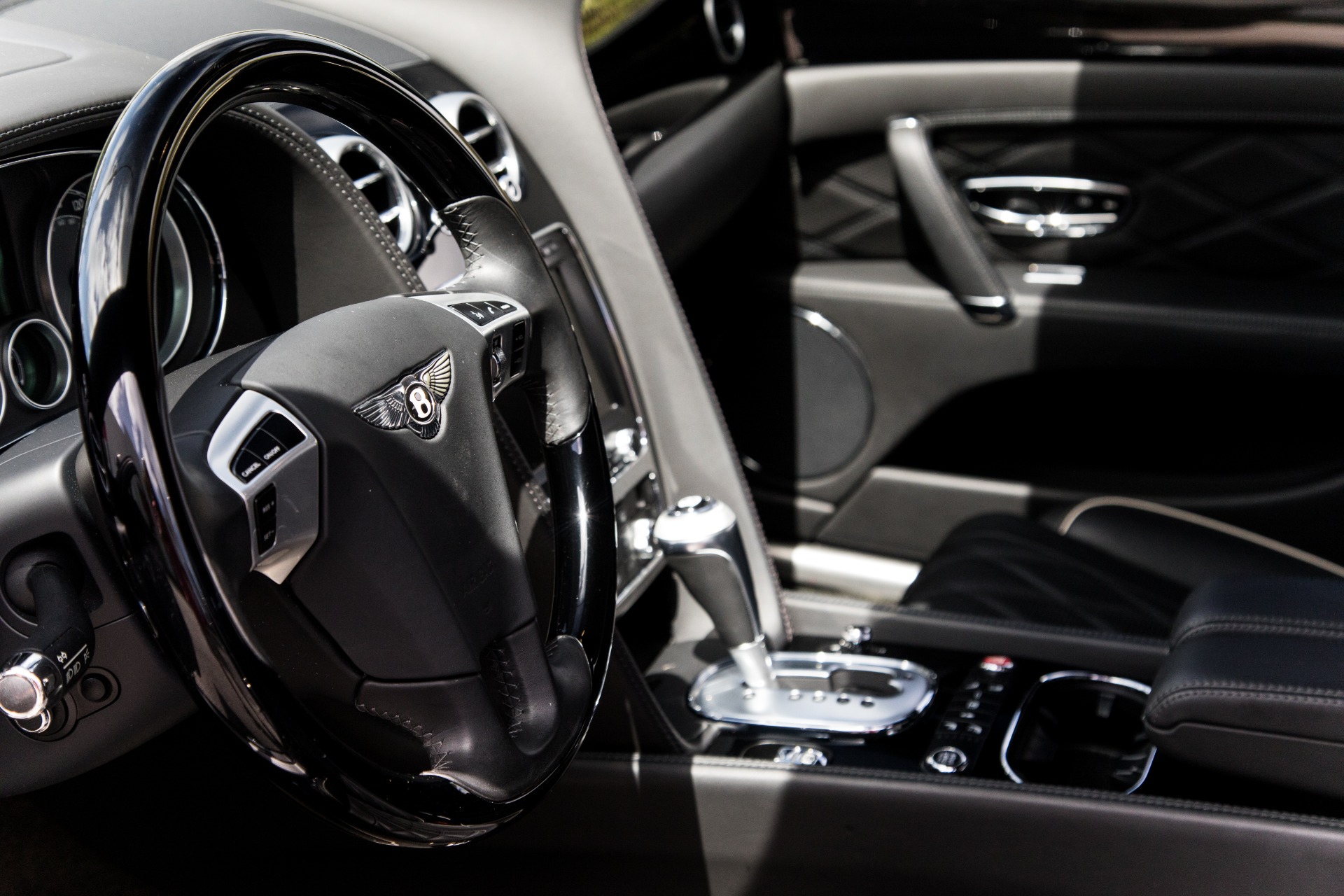 Used-2014-Bentley-Flying-Spur