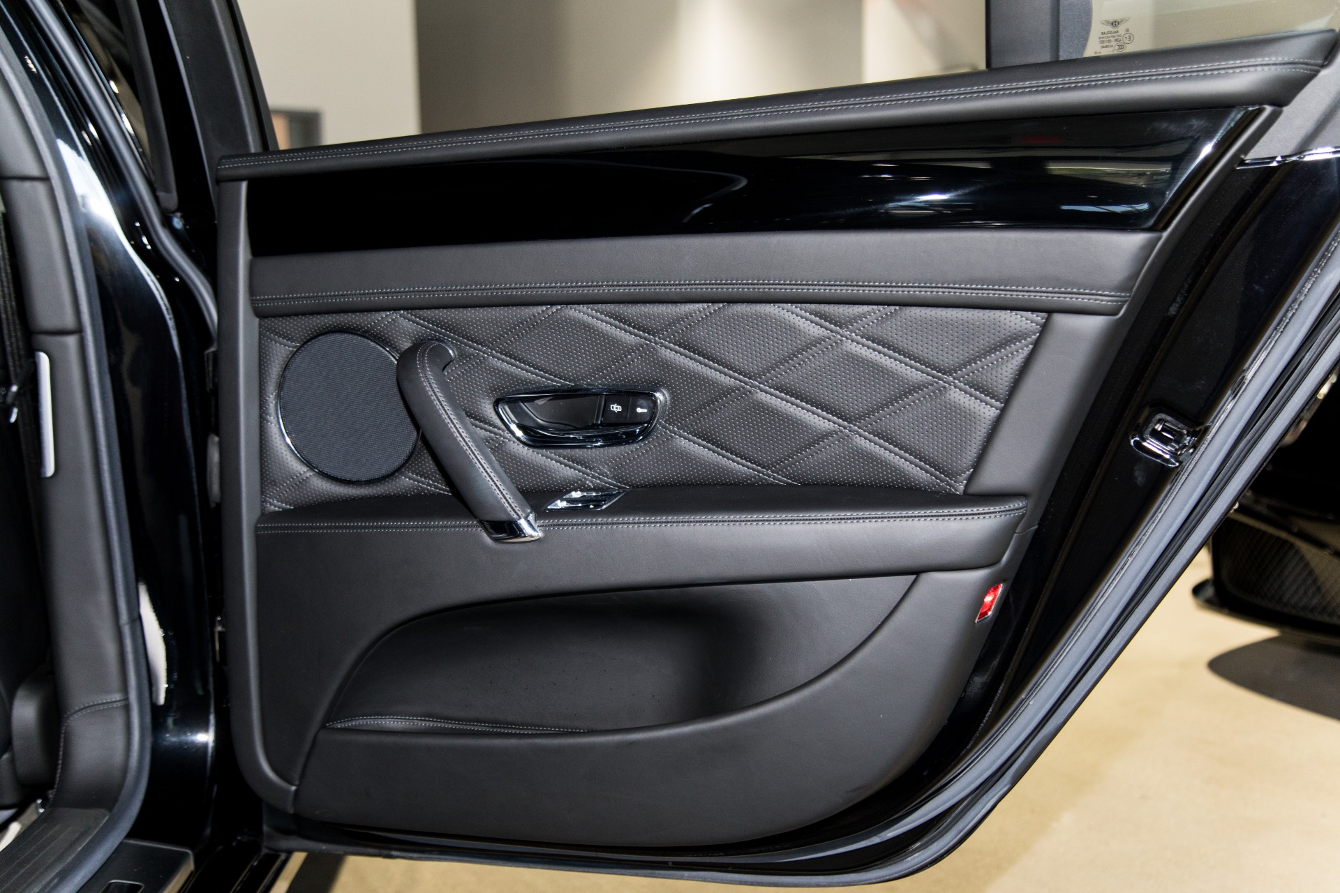 Used-2014-Bentley-Flying-Spur