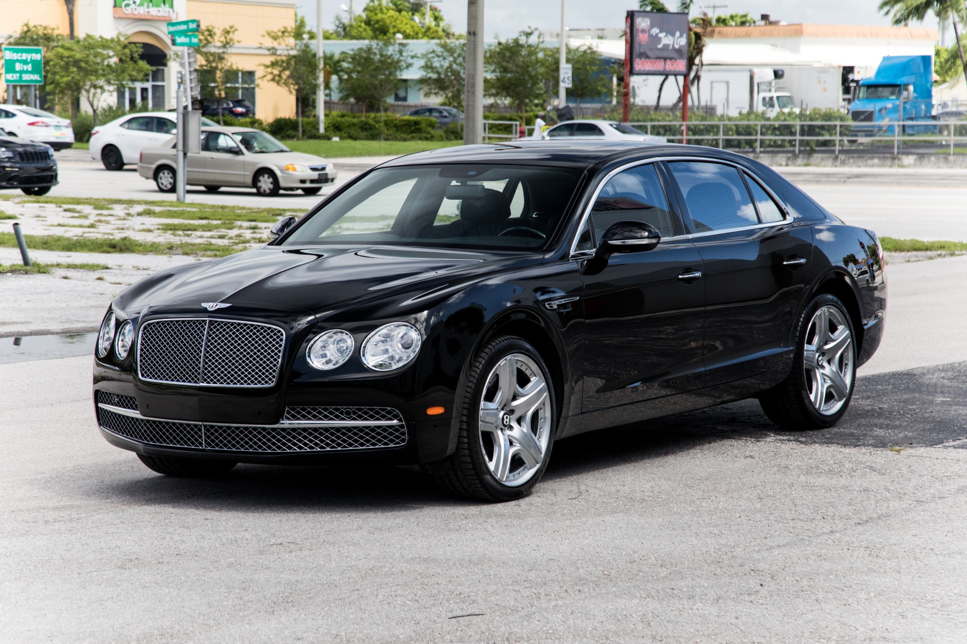 Used-2014-Bentley-Flying-Spur