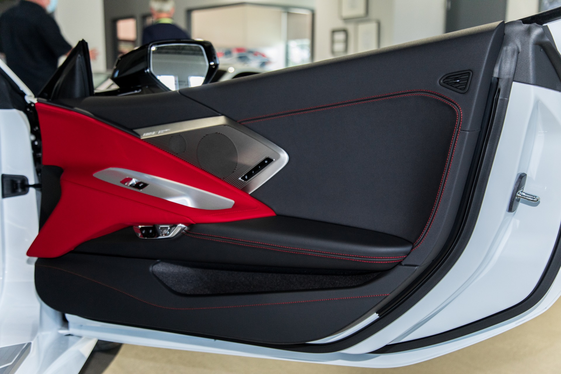 Used-2020-Chevrolet-Corvette-Stingray