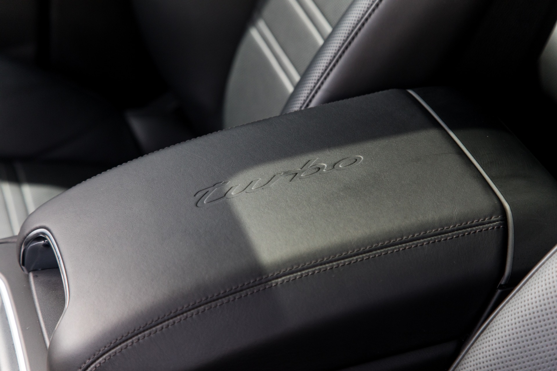 Used-2019-Porsche-Cayenne-Turbo