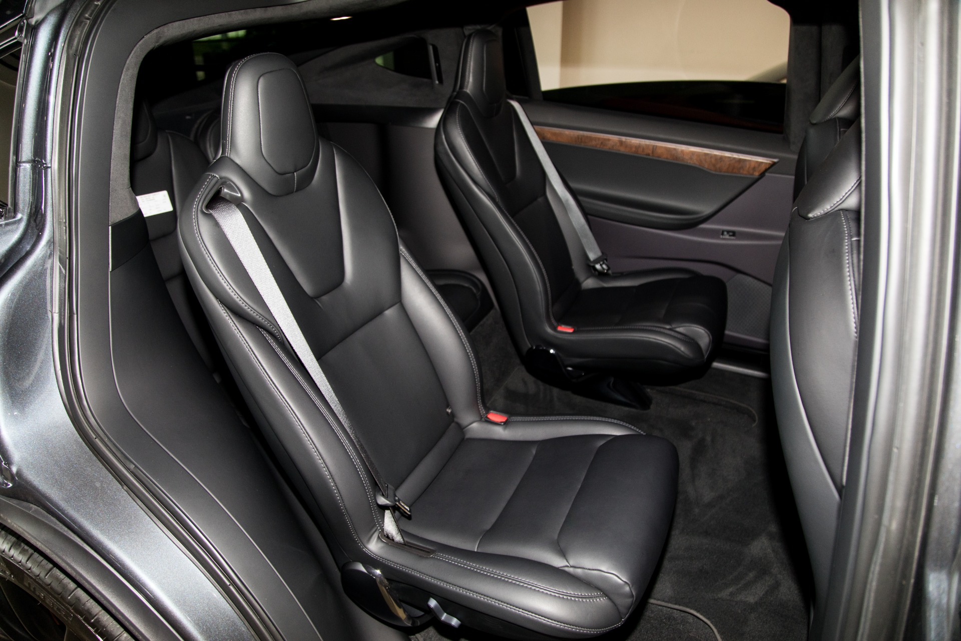 Get 2020 Tesla Model X Long Range Interior Pictures