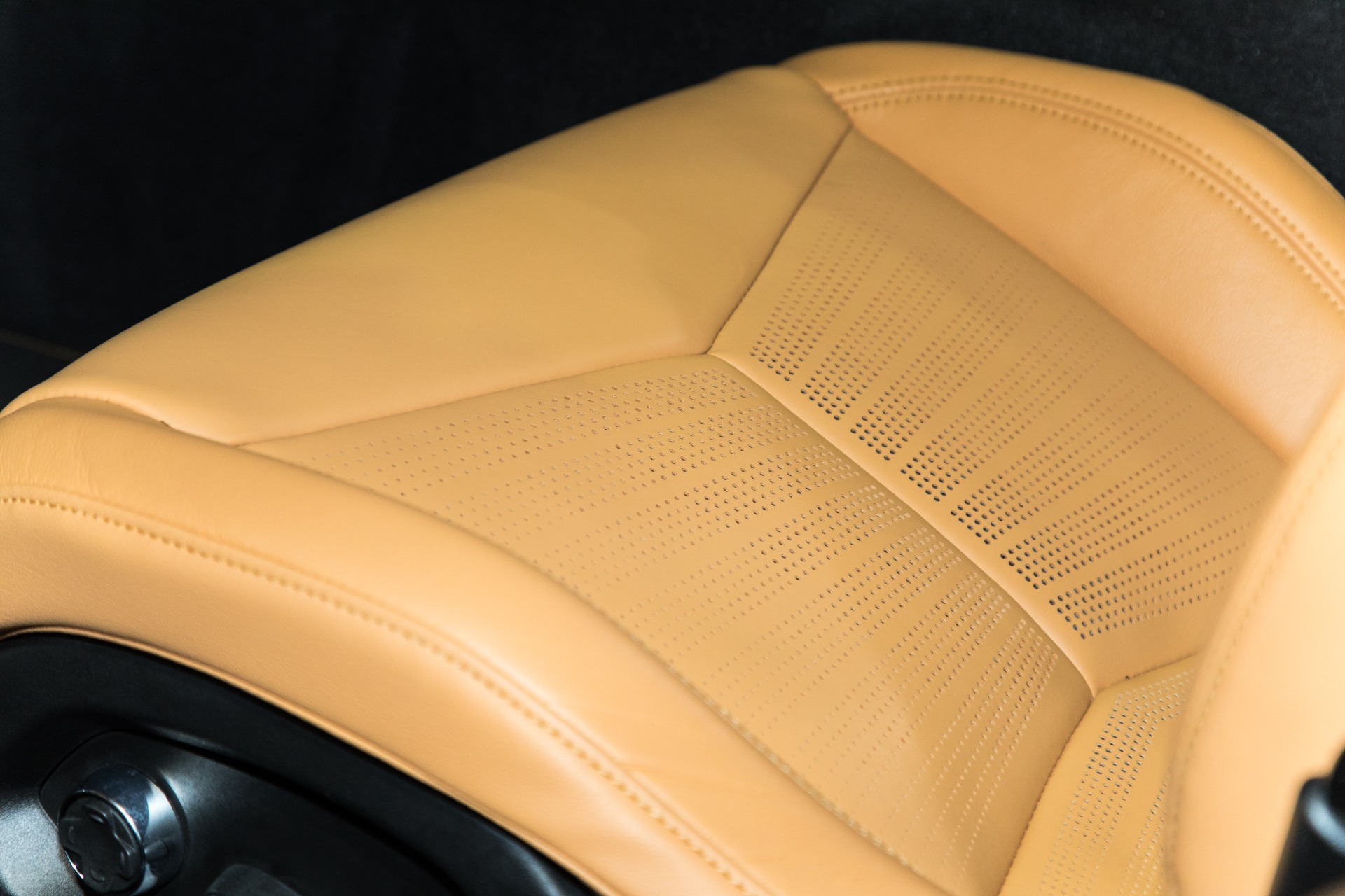 Used-2020-Chevrolet-Corvette-Stingray
