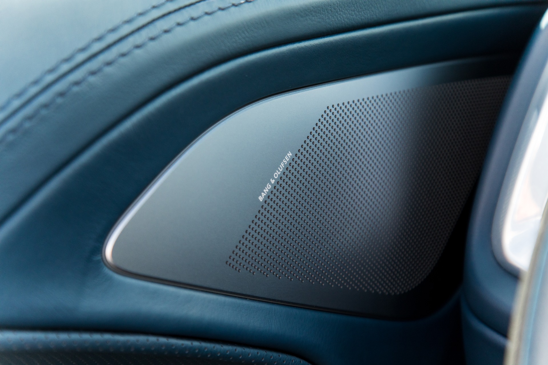 Used-2014-Aston-Martin-Vanquish-Volante