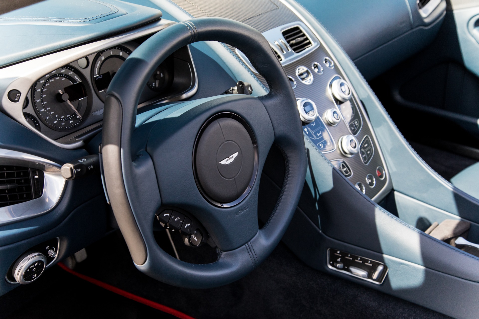 Used-2014-Aston-Martin-Vanquish-Volante