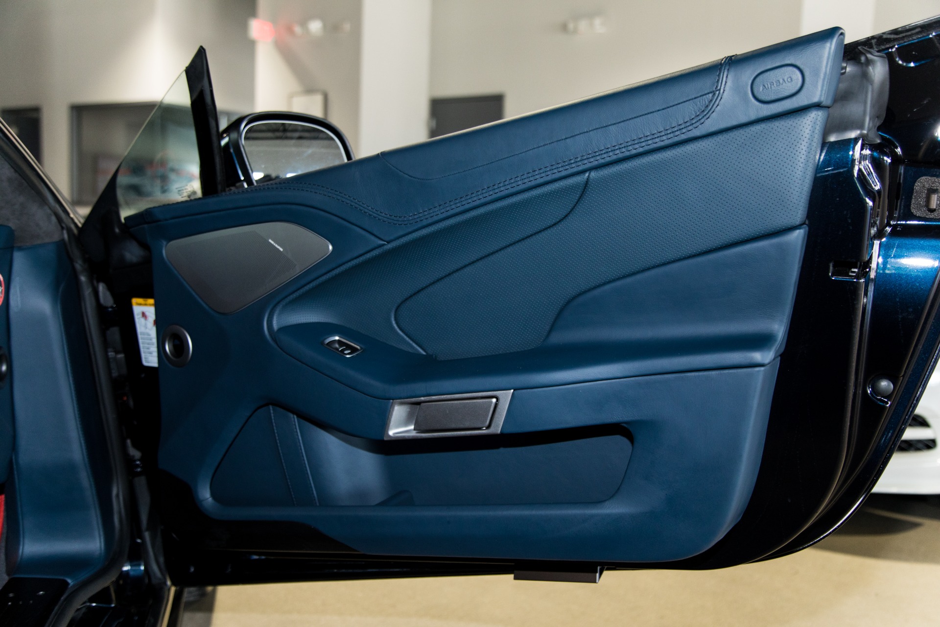 Used-2014-Aston-Martin-Vanquish-Volante