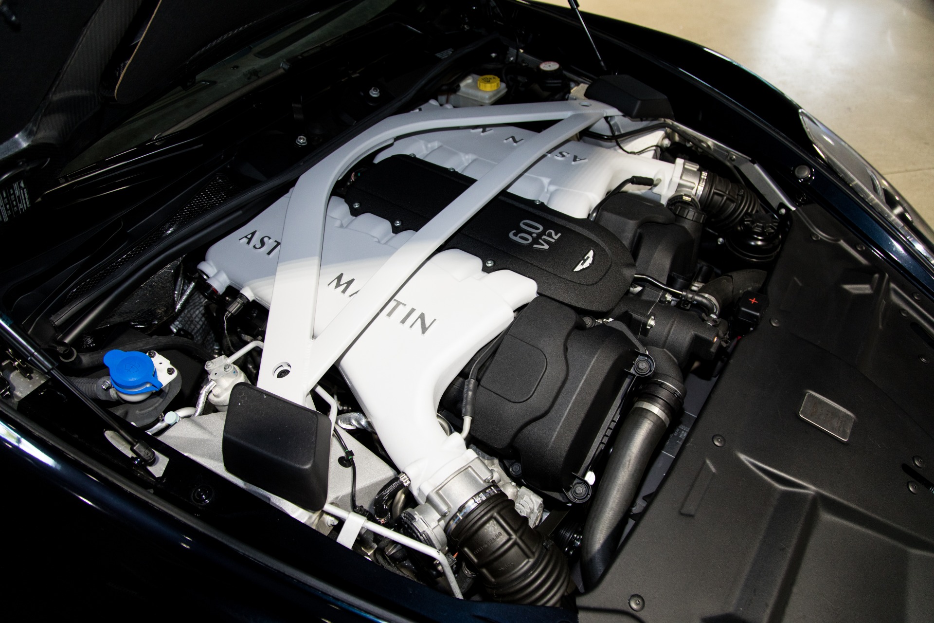 Used-2014-Aston-Martin-Vanquish-Volante