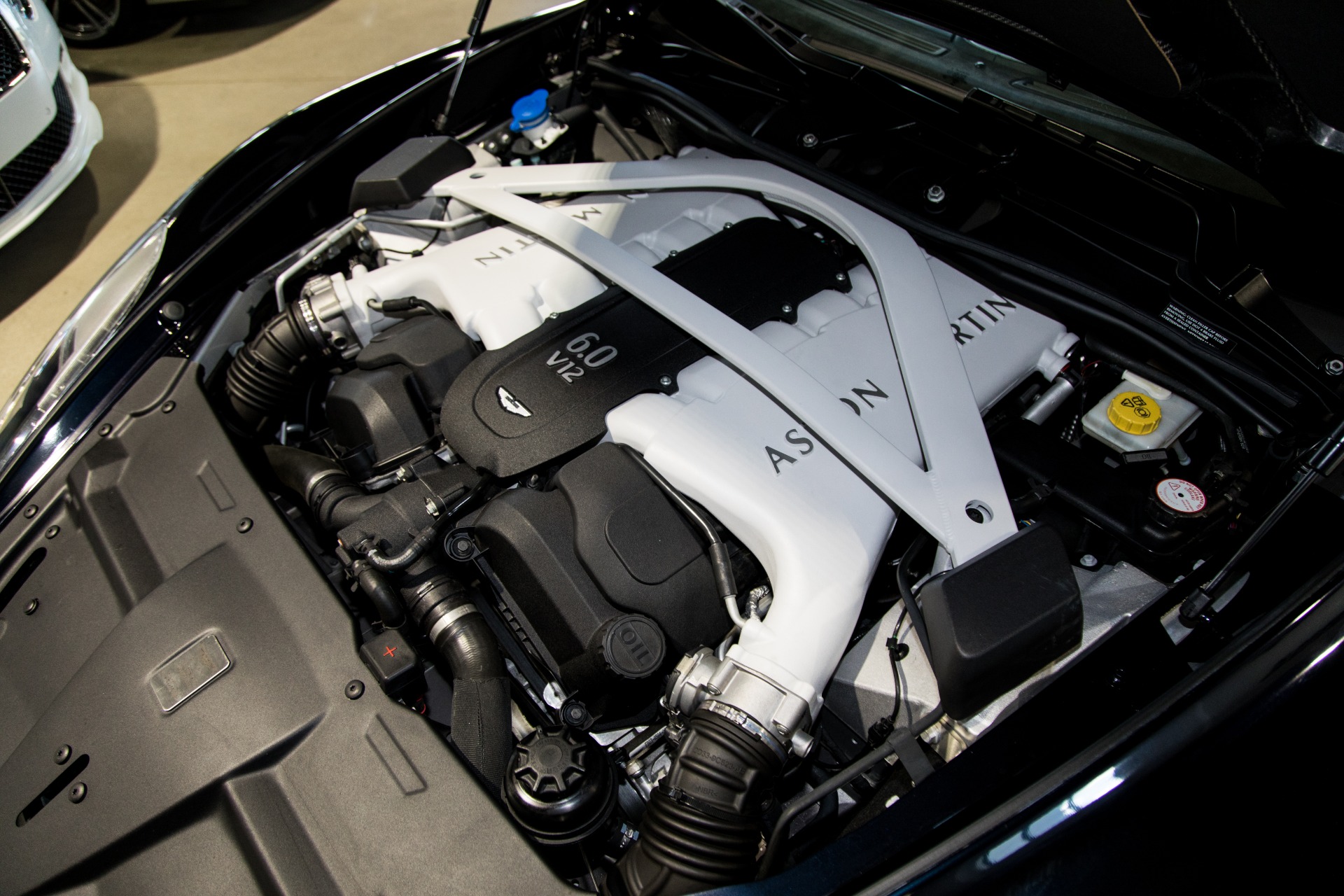 Used-2014-Aston-Martin-Vanquish-Volante