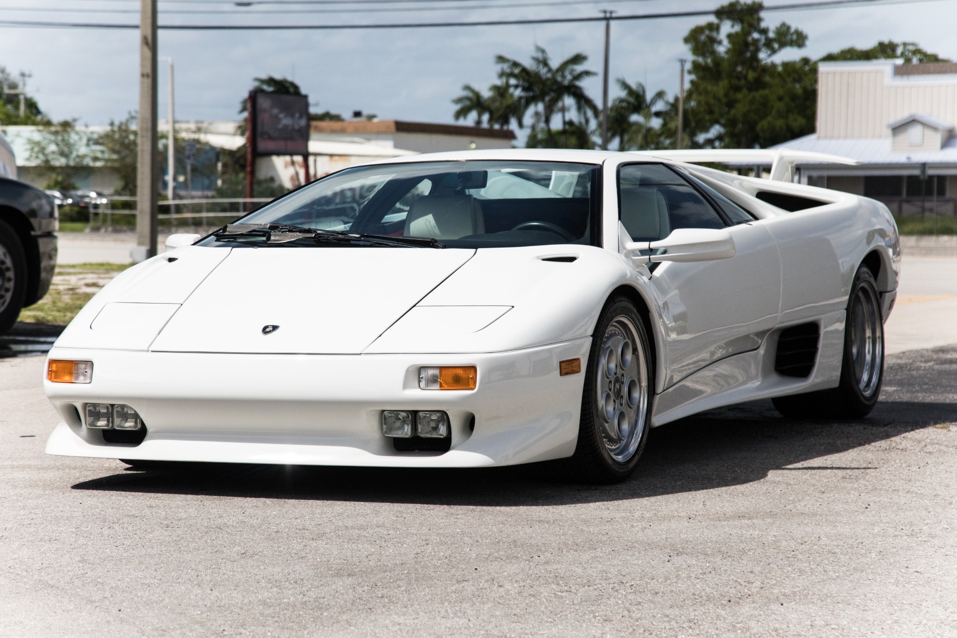 Used-1994-Lamborghini-Diablo-VT