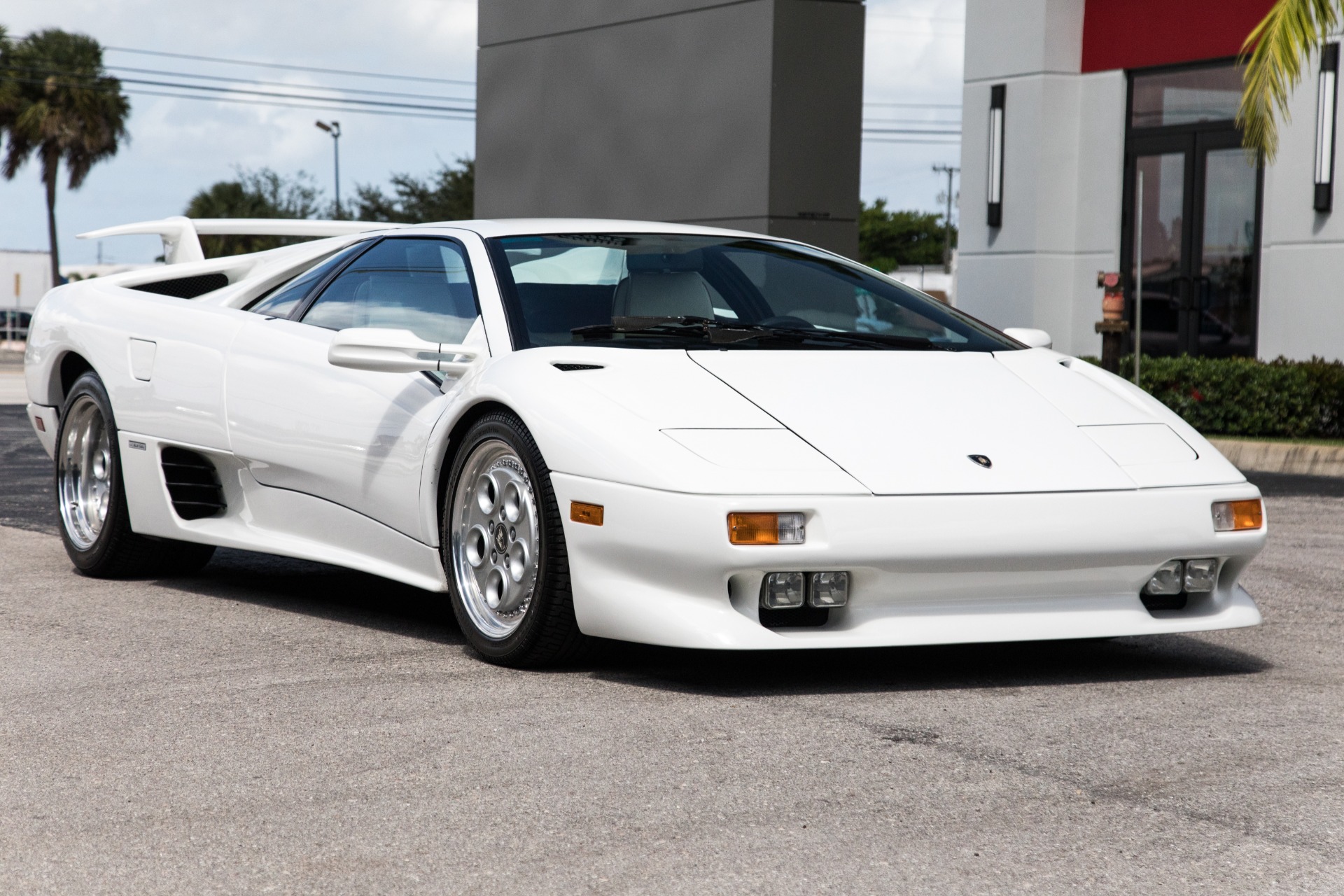 Used-1994-Lamborghini-Diablo-VT