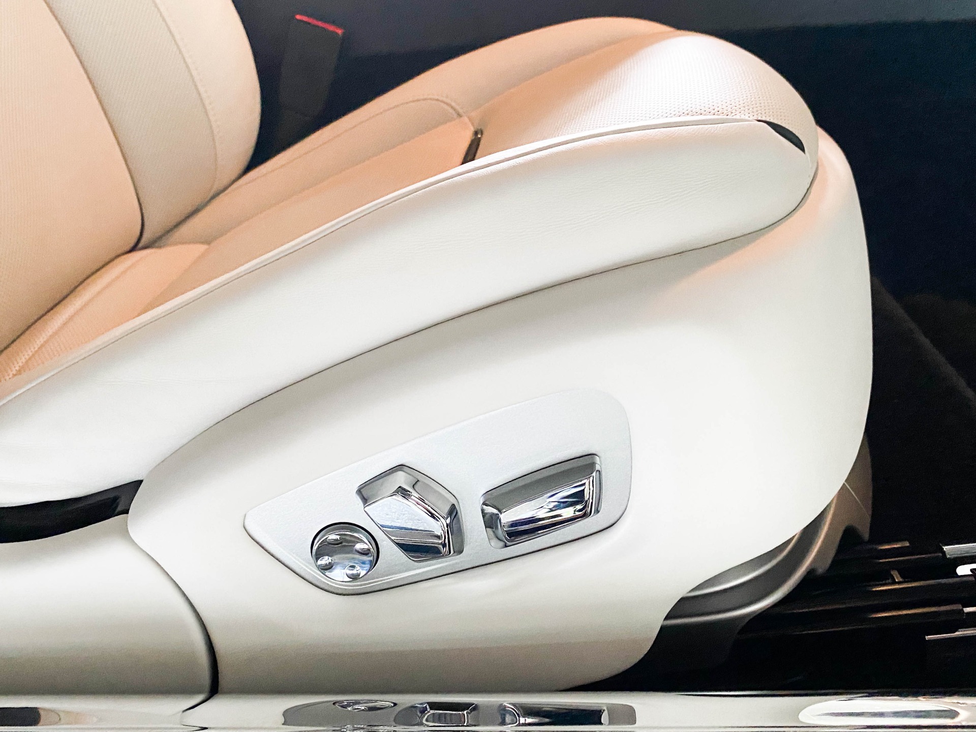 Used-2014-Rolls-Royce-Wraith