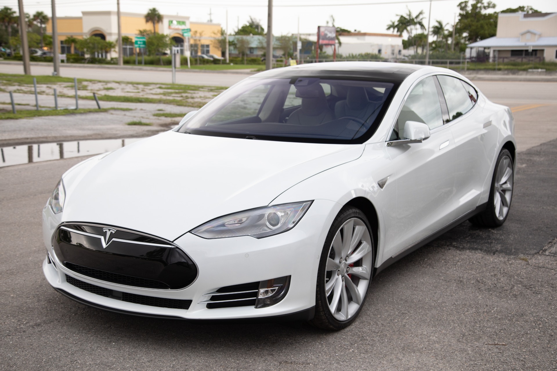 Used-2015-Tesla-Model-S-P90D