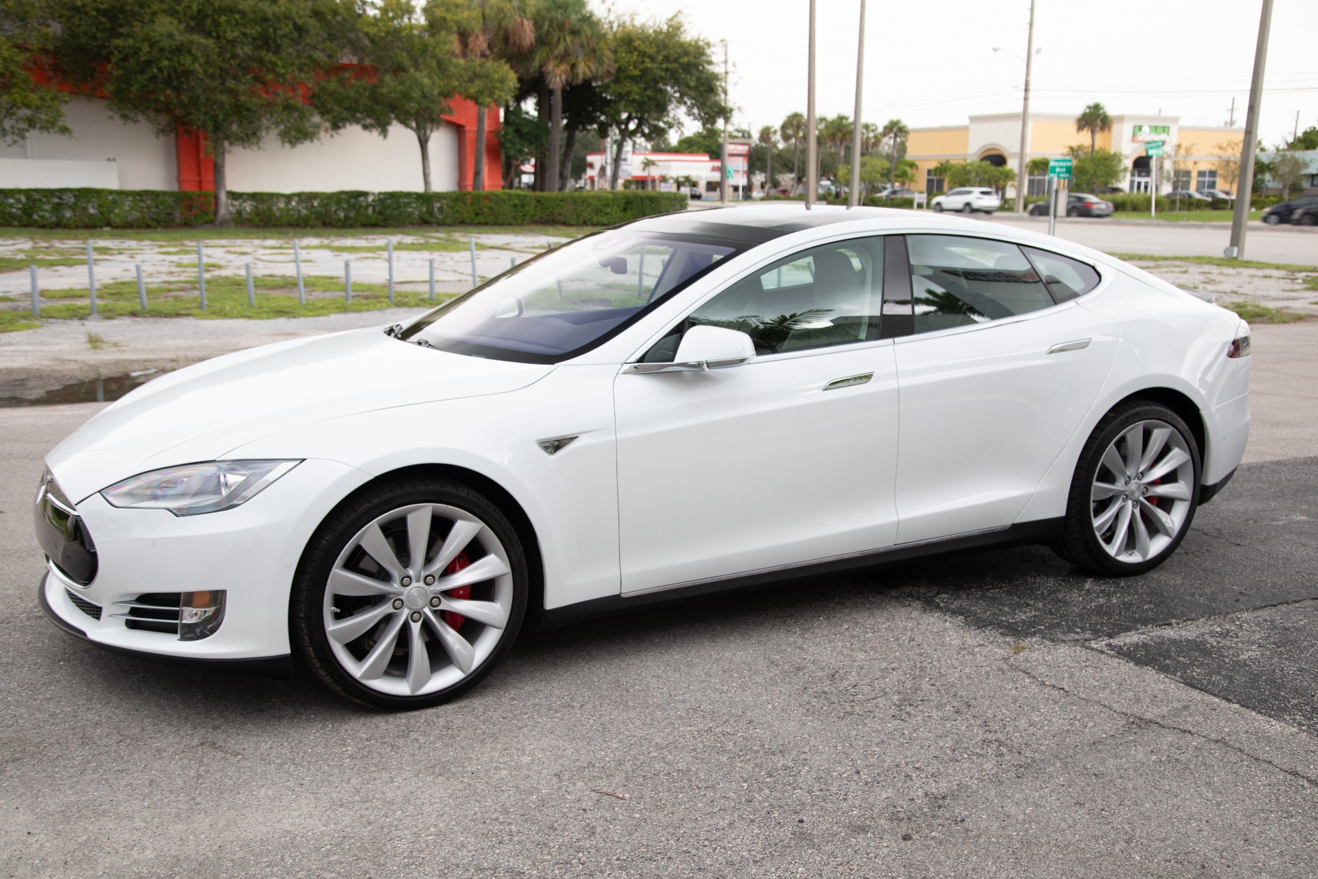 Used-2015-Tesla-Model-S-P90D