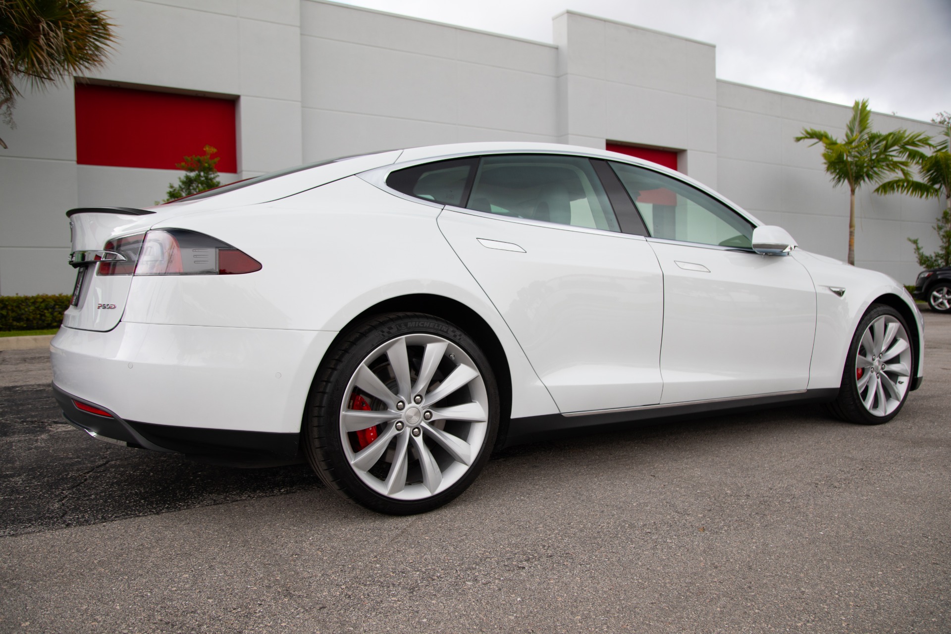 Used-2015-Tesla-Model-S-P90D