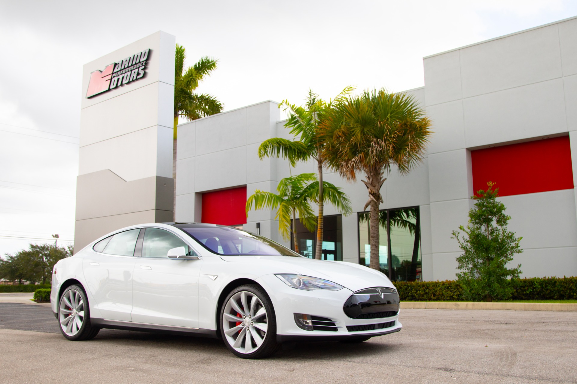 Used-2015-Tesla-Model-S-P90D
