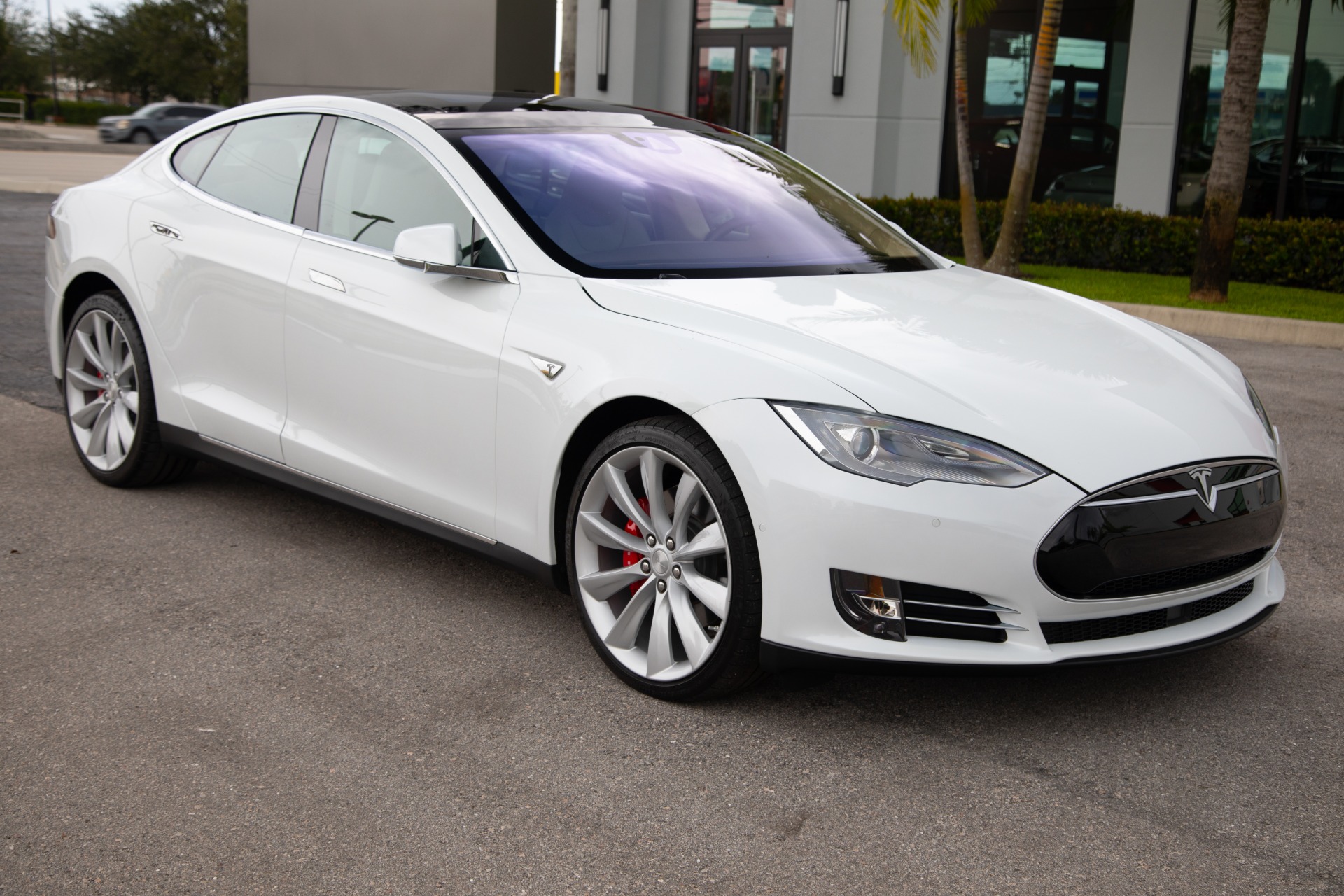 Used-2015-Tesla-Model-S-P90D