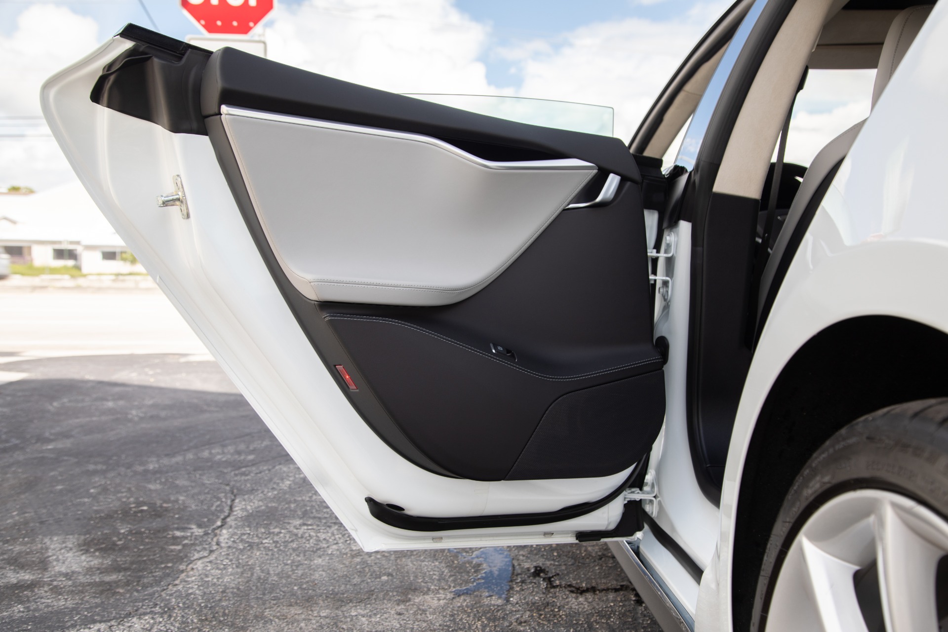 Used-2015-Tesla-Model-S-P90D