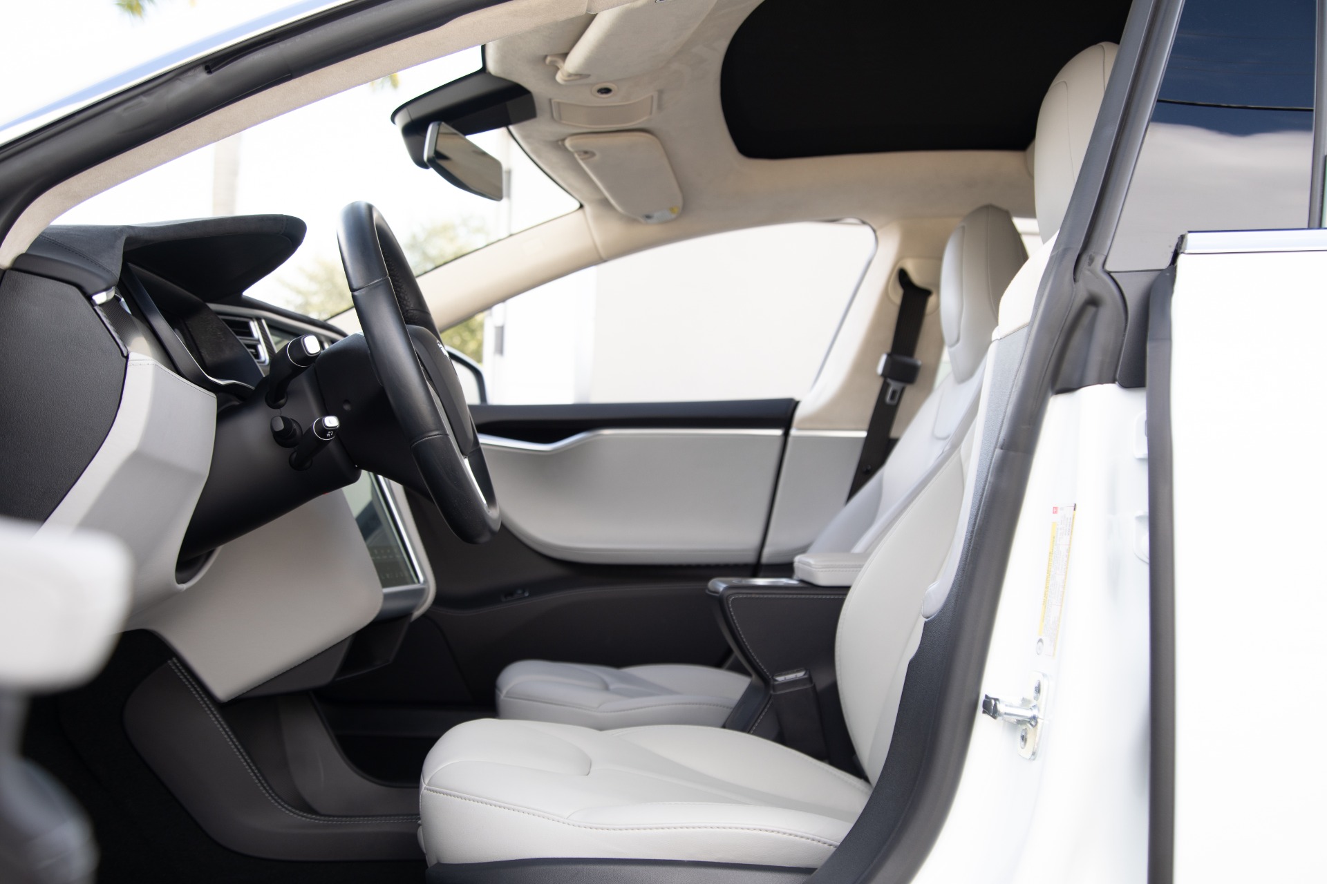 Used-2015-Tesla-Model-S-P90D