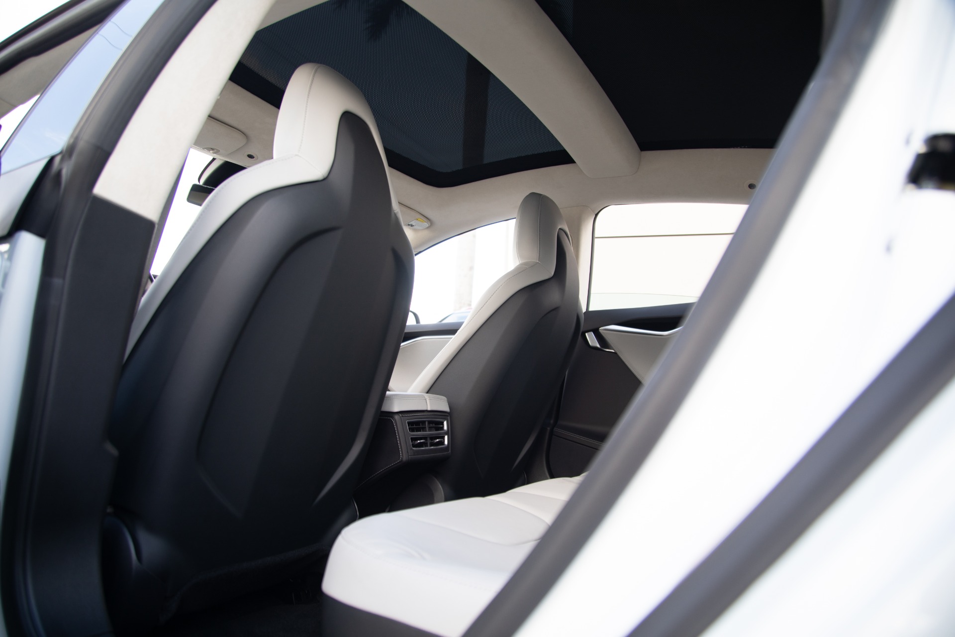 Used-2015-Tesla-Model-S-P90D