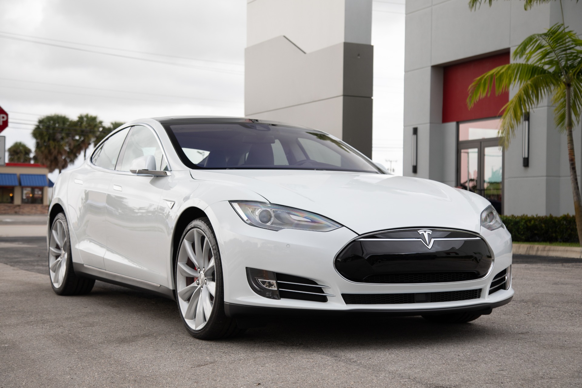 Used-2015-Tesla-Model-S-P90D