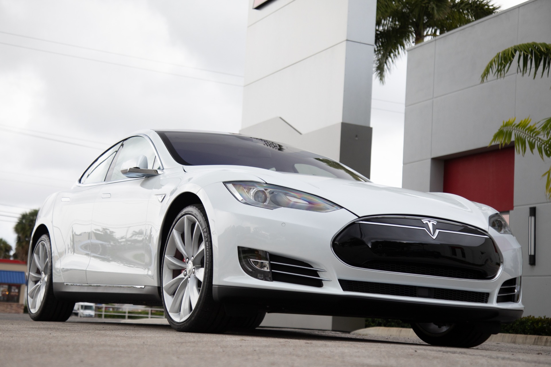 Used-2015-Tesla-Model-S-P90D