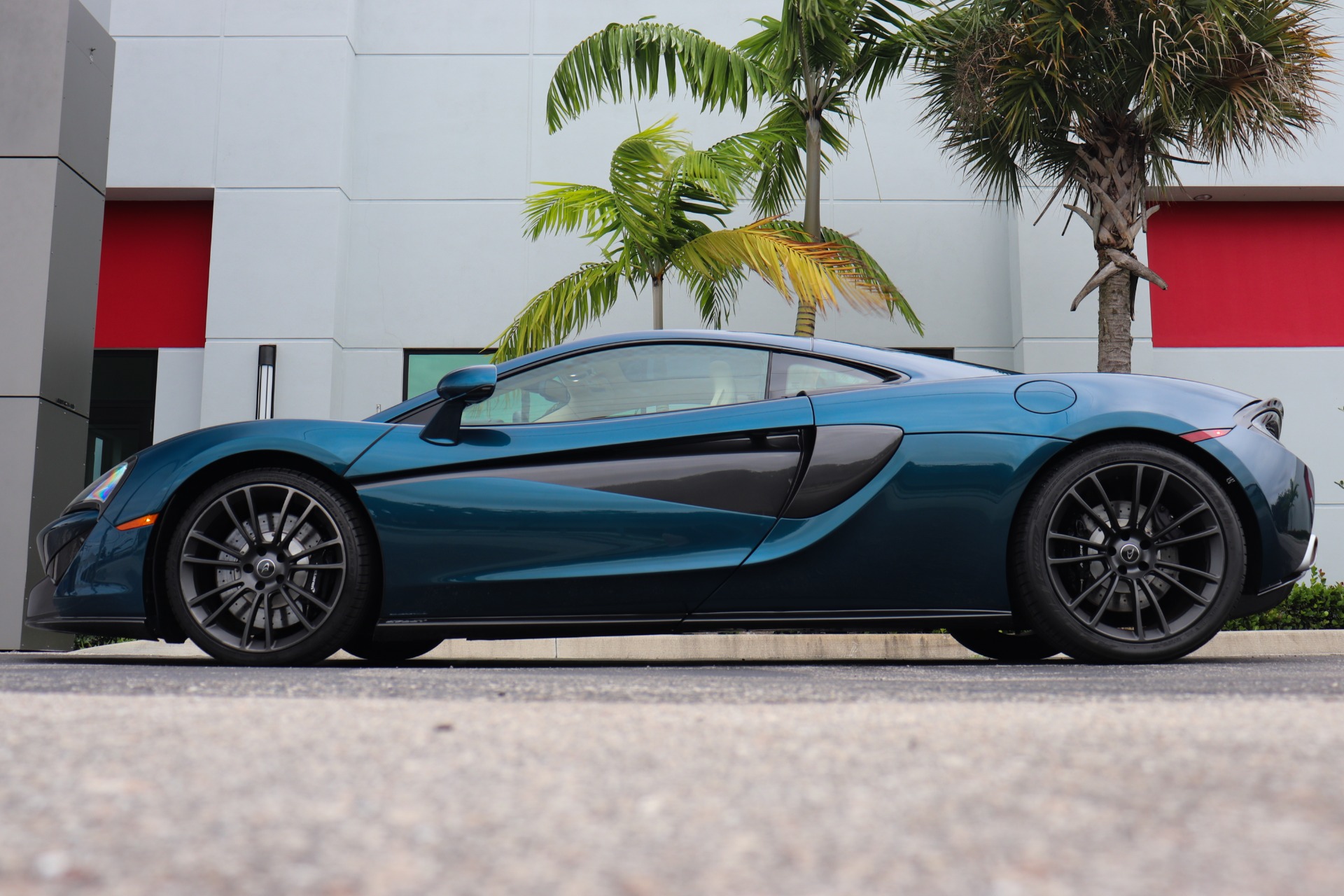 Used-2017-McLaren-570GT
