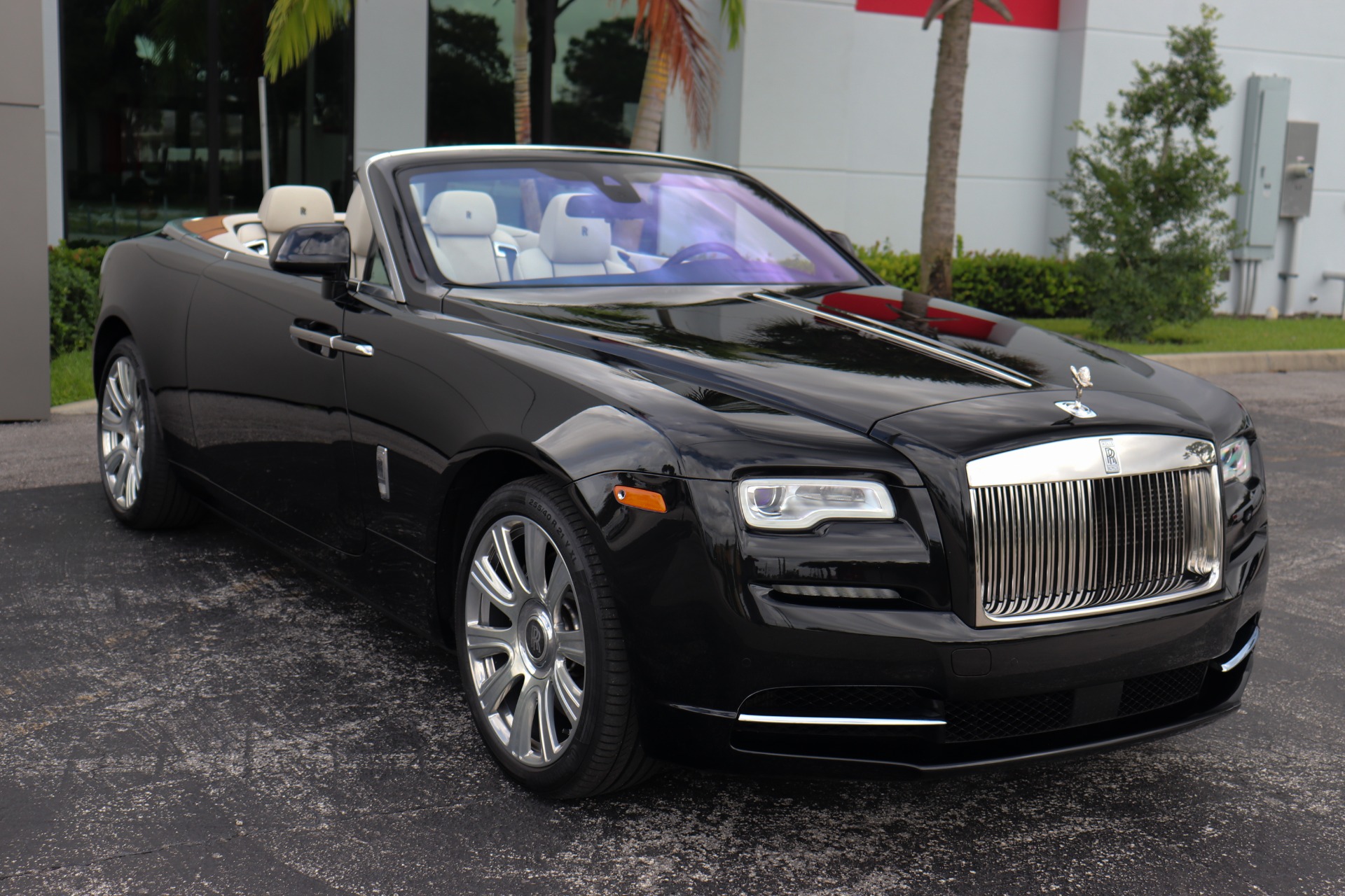 Used-2016-Rolls-Royce-Dawn