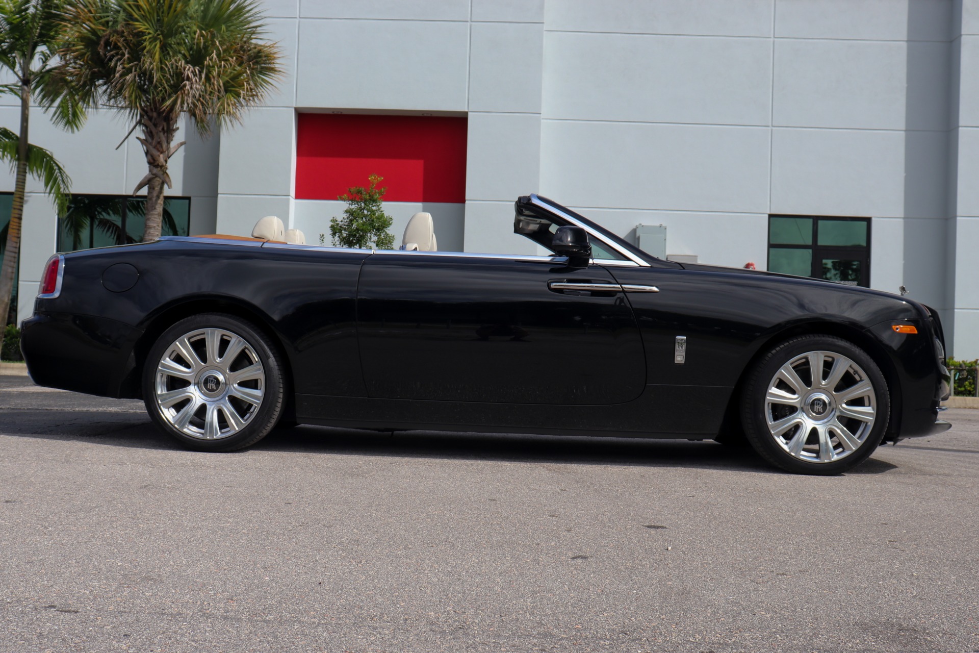 Used-2016-Rolls-Royce-Dawn