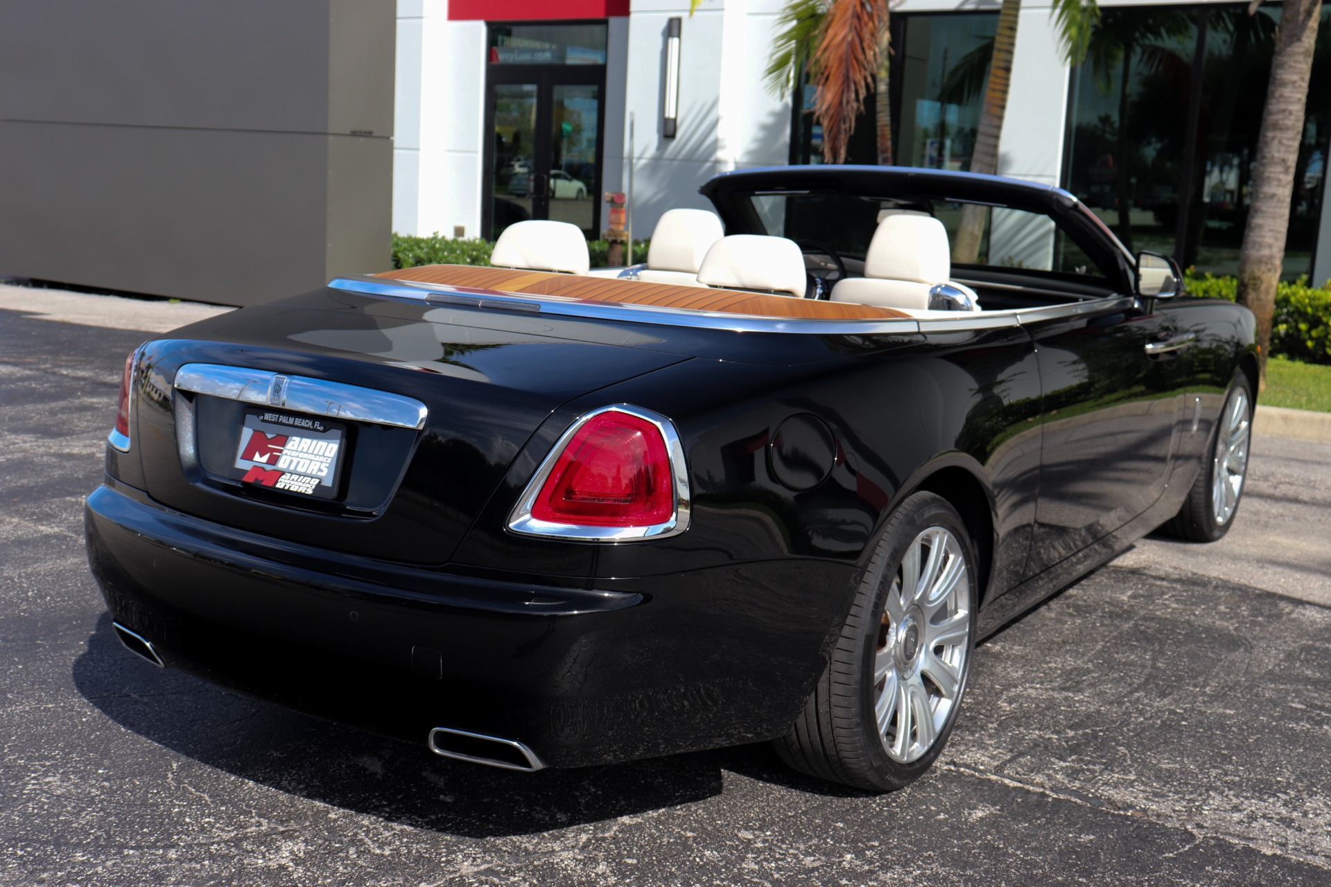 Used-2016-Rolls-Royce-Dawn