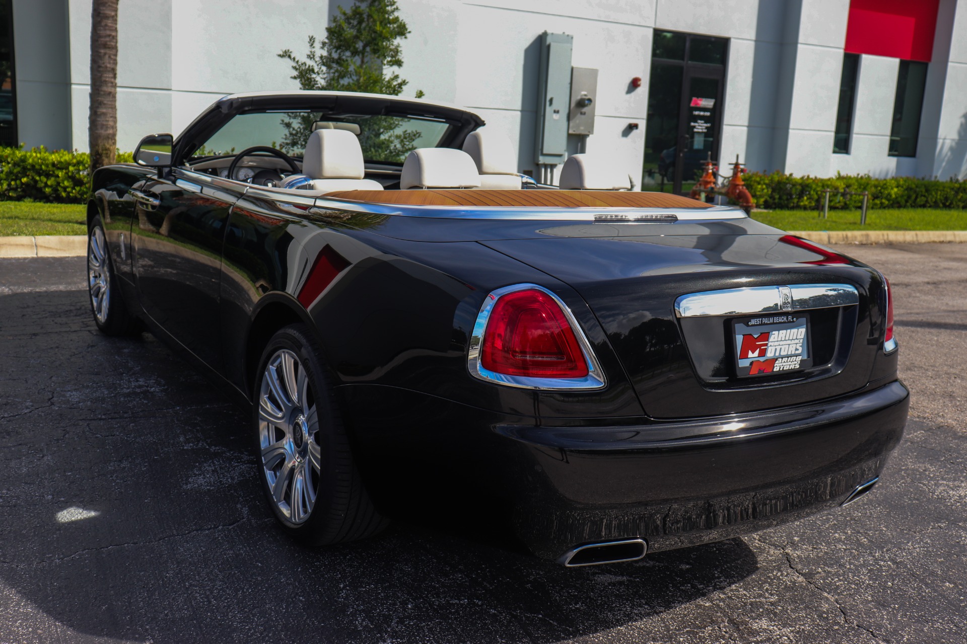Used-2016-Rolls-Royce-Dawn