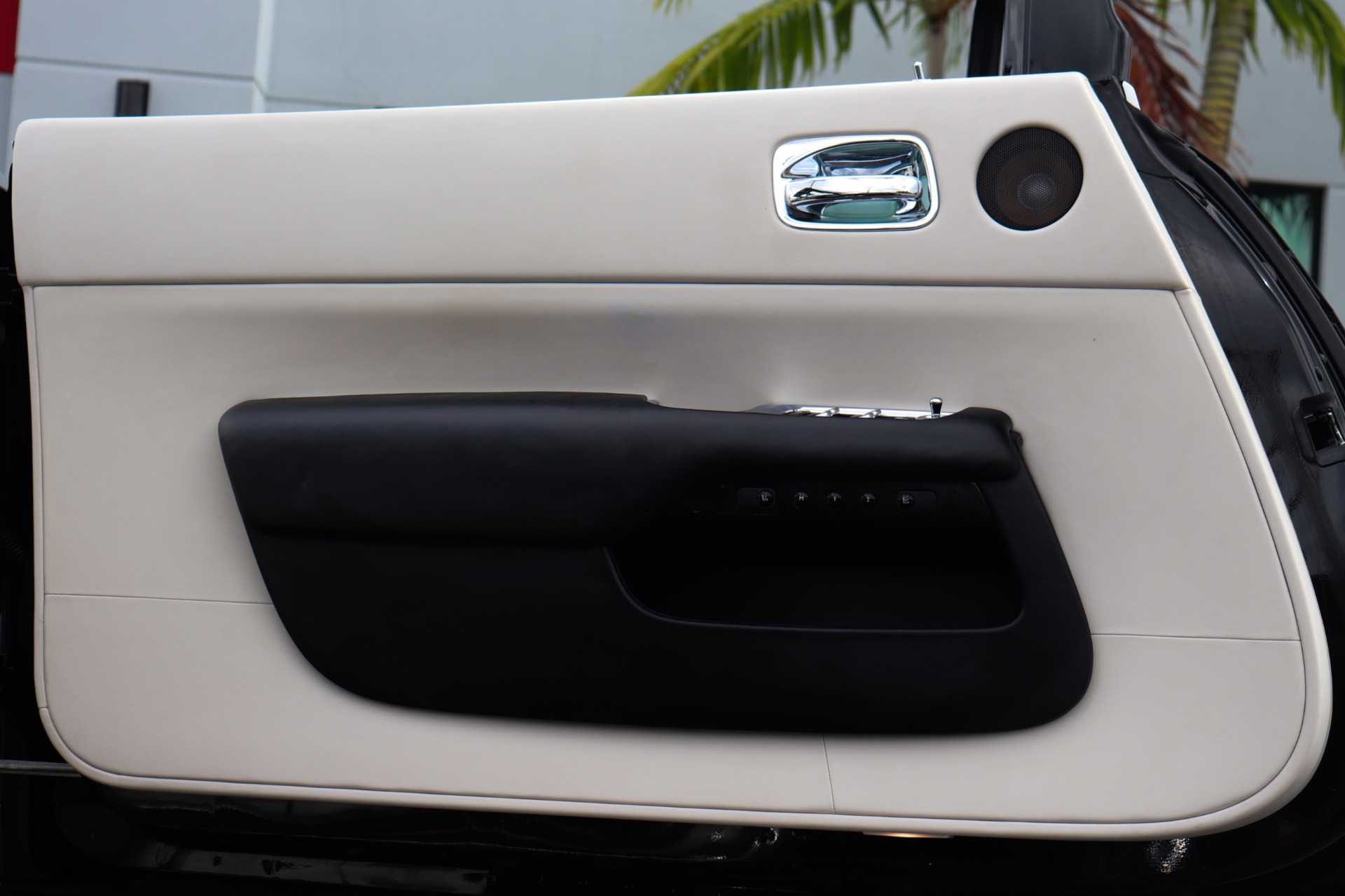 Used-2016-Rolls-Royce-Dawn