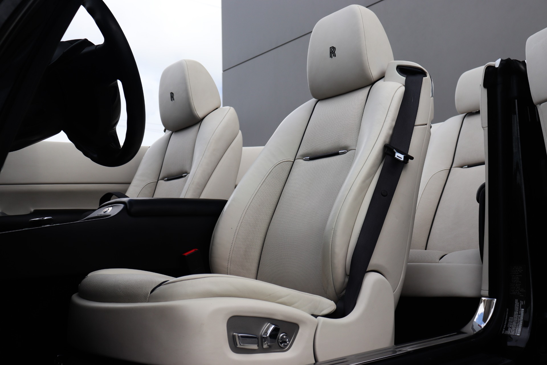 Used-2016-Rolls-Royce-Dawn