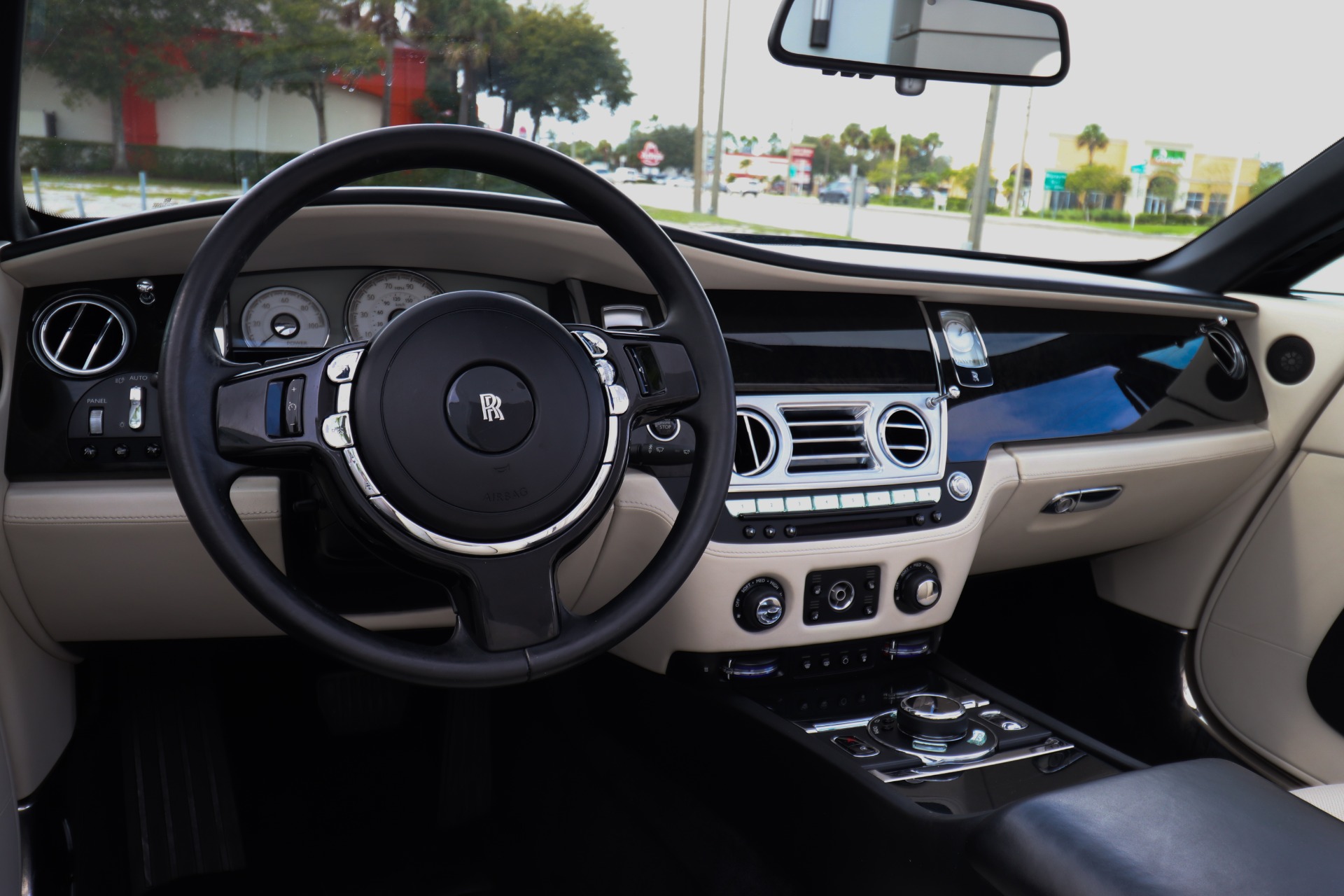 Used-2016-Rolls-Royce-Dawn