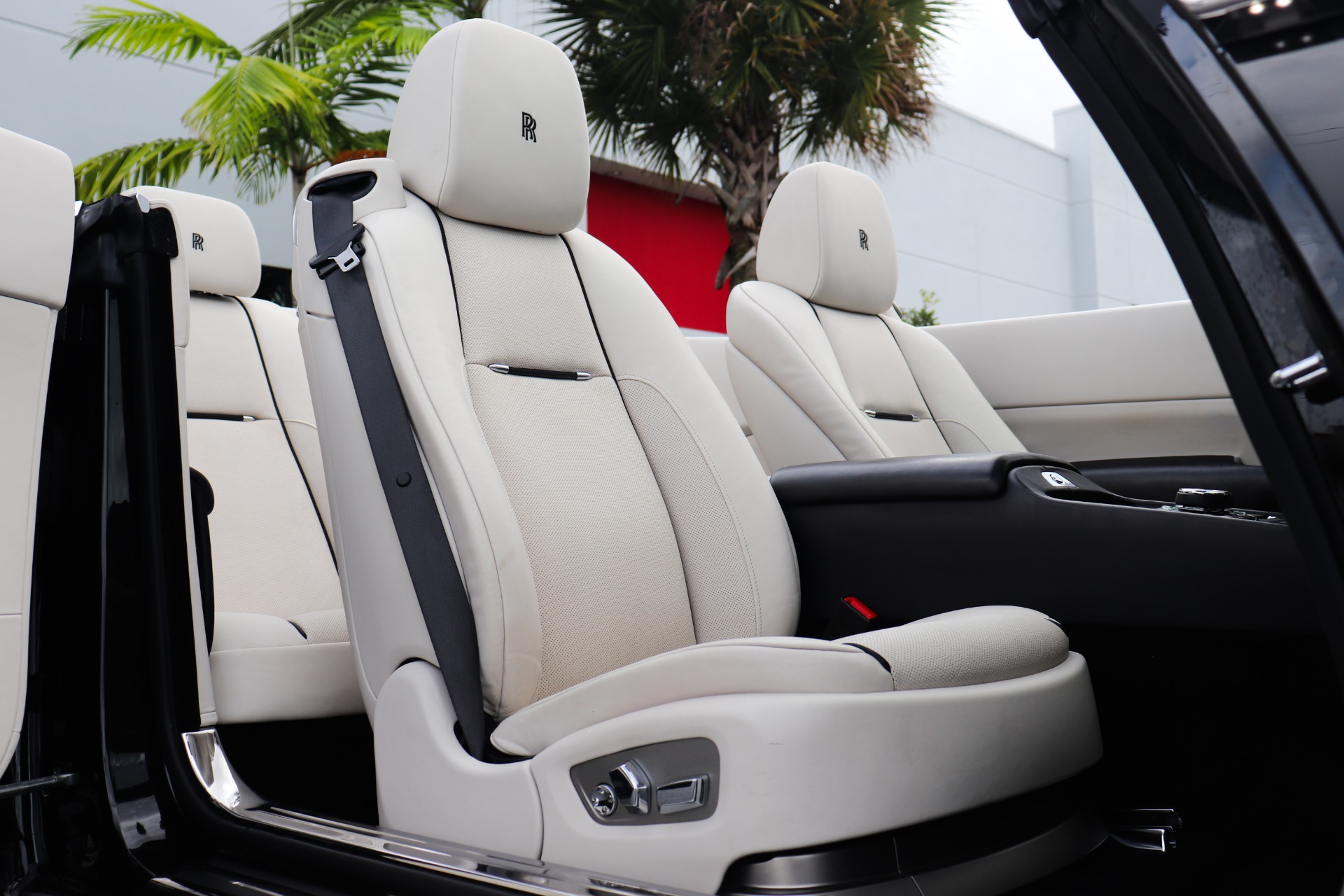 Used-2016-Rolls-Royce-Dawn