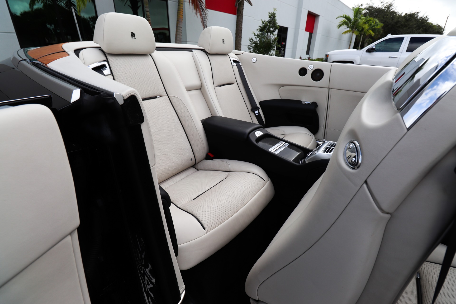 Used-2016-Rolls-Royce-Dawn